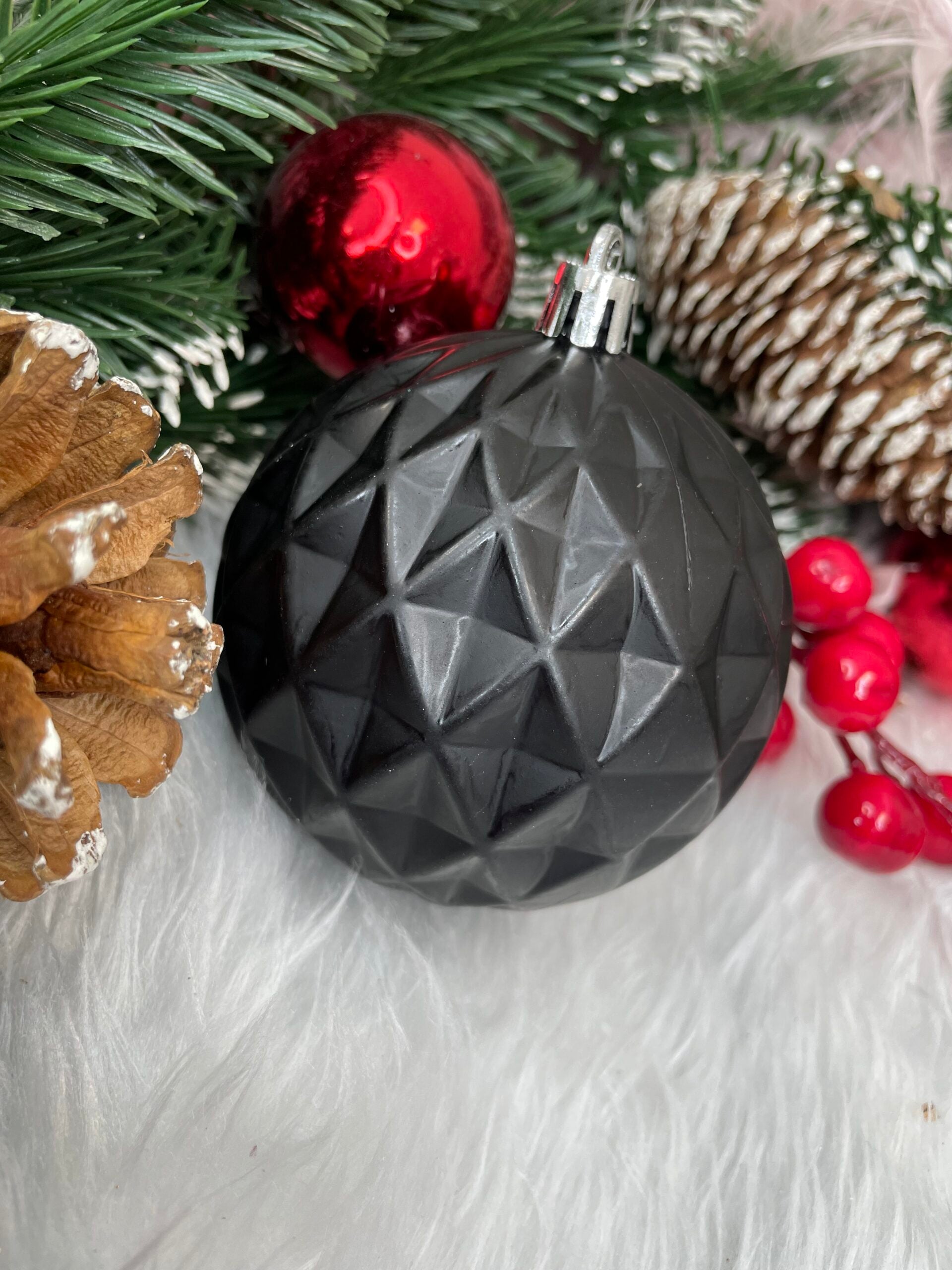 Set globuri de Craciun, 30 bucati, 8cm, 6 modele, negru