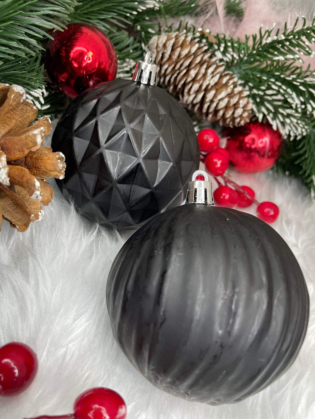 Set globuri de Craciun, 30 bucati, 8cm, 6 modele, negru