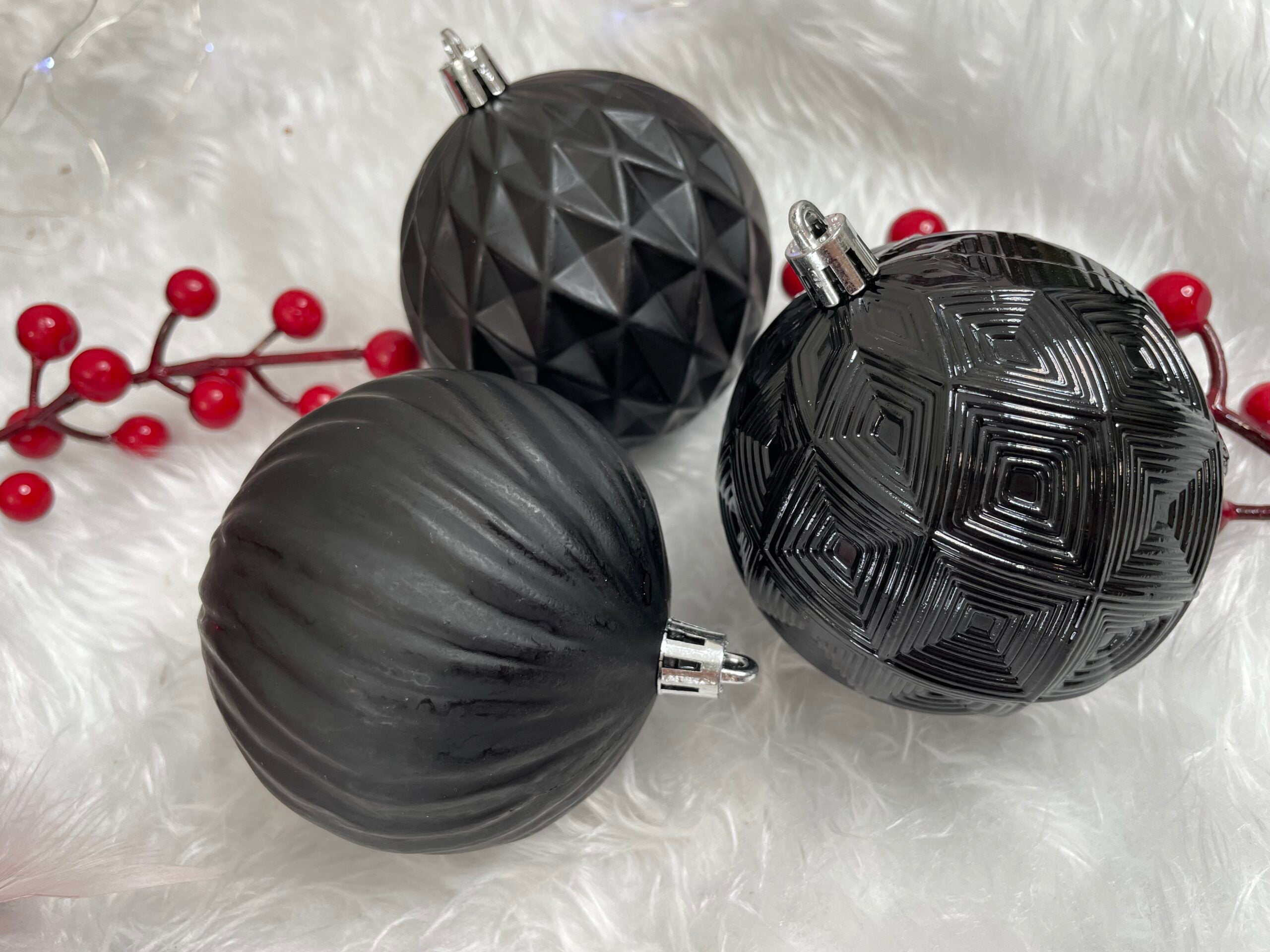 Set globuri de Craciun, 30 bucati, 8cm, 6 modele, negru