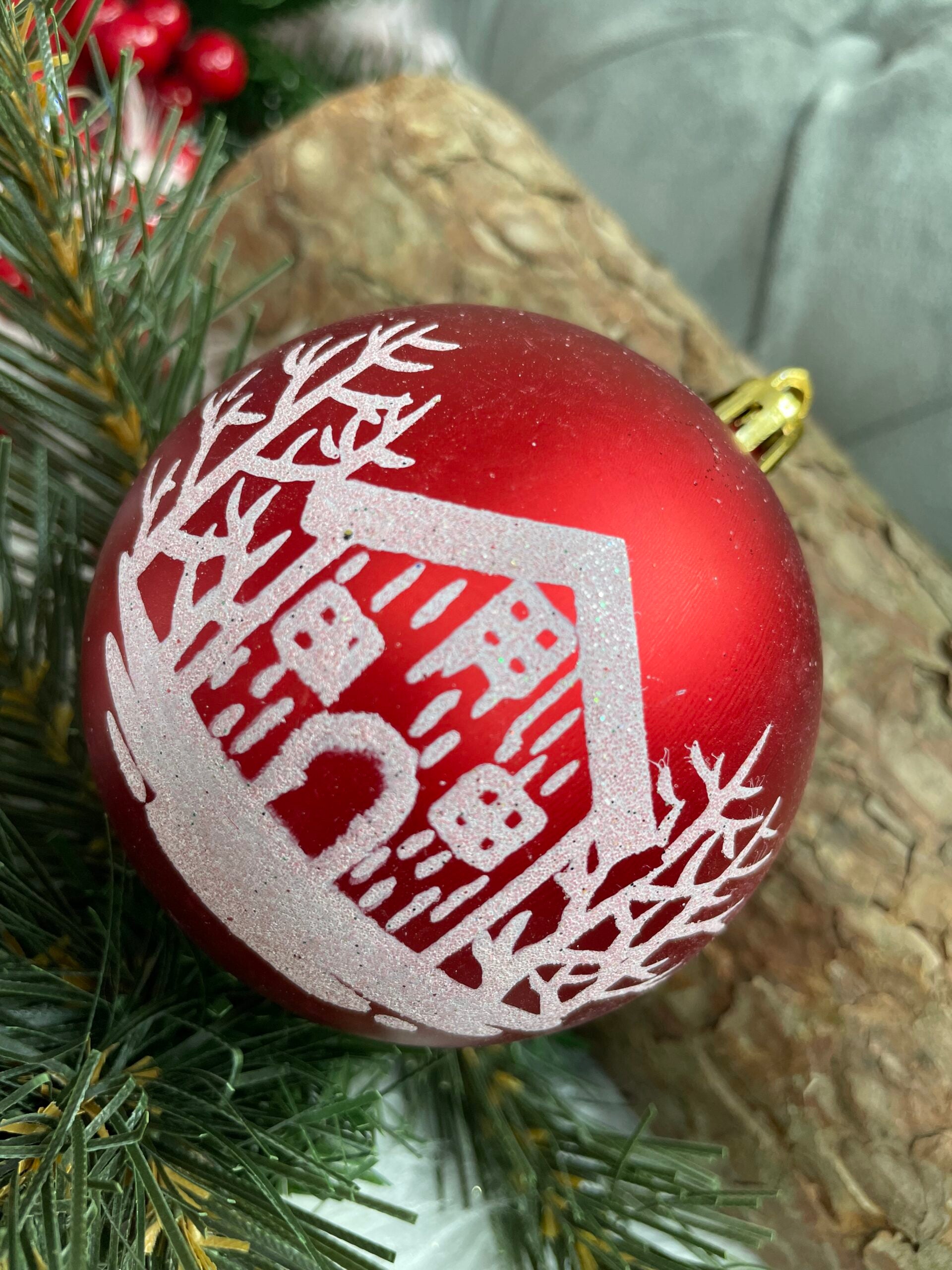 Set globuri de Craciun, 16 bucati, 8cm, 8 modele, rosu alb