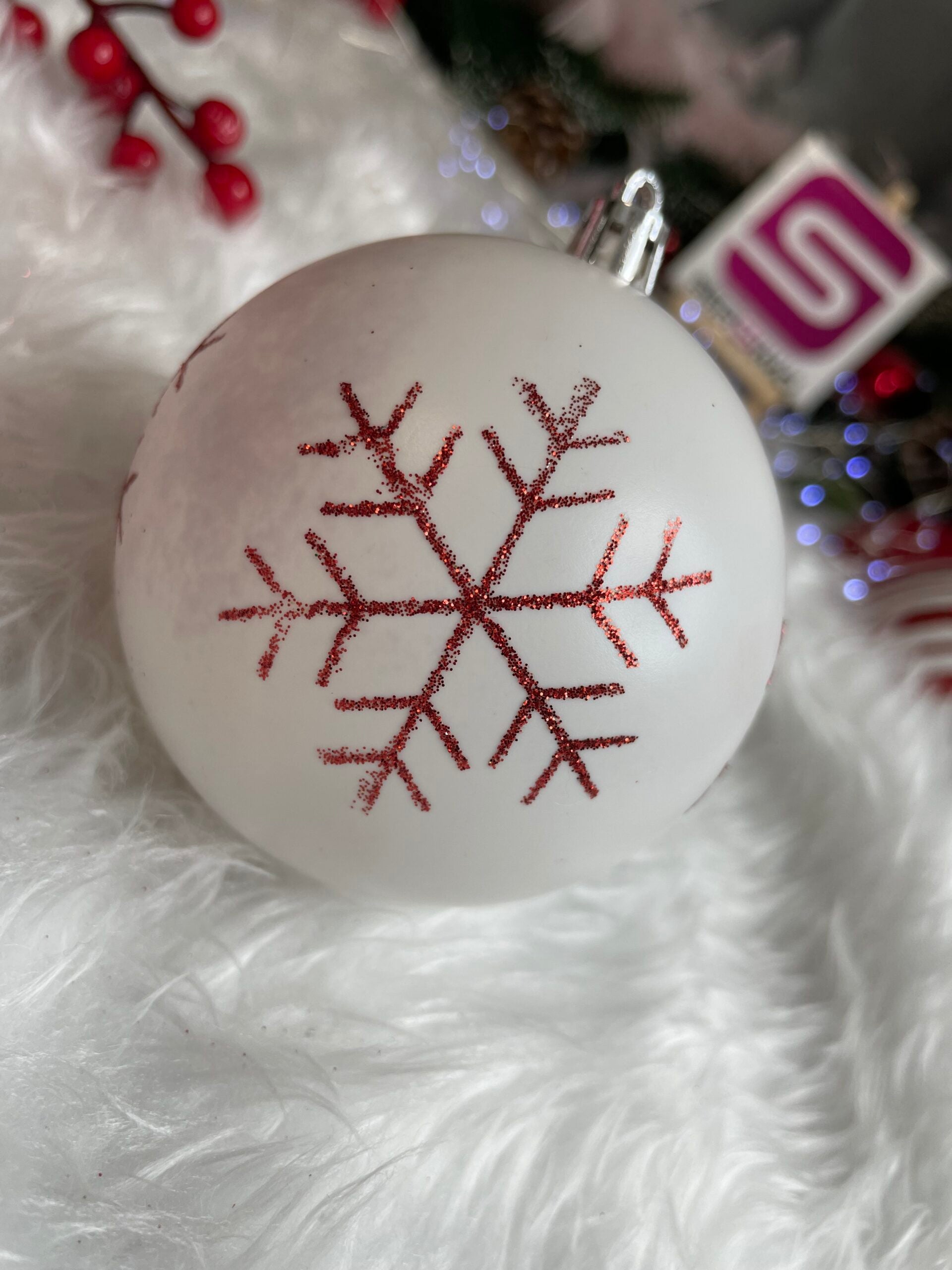 Set globuri de Craciun, 16 bucati, 8cm, 8 modele, rosu alb