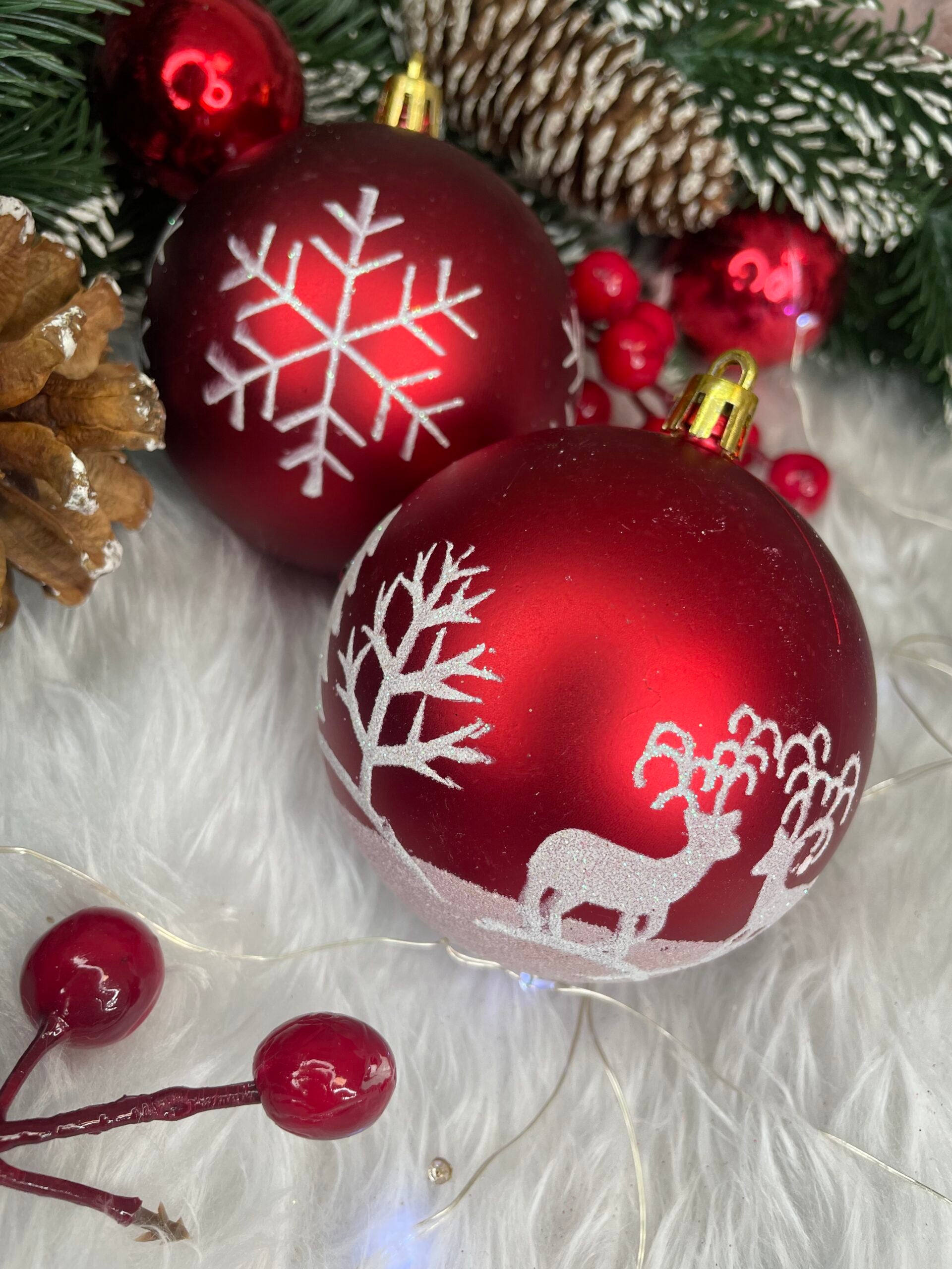 Set globuri de Craciun, 16 bucati, 8cm, 8 modele, rosu alb