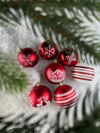 Set globuri de Craciun, 16 bucati, 8cm, 8 modele, rosu alb