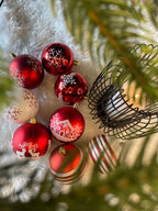 Set globuri de Craciun, 16 bucati, 8cm, 8 modele, rosu alb