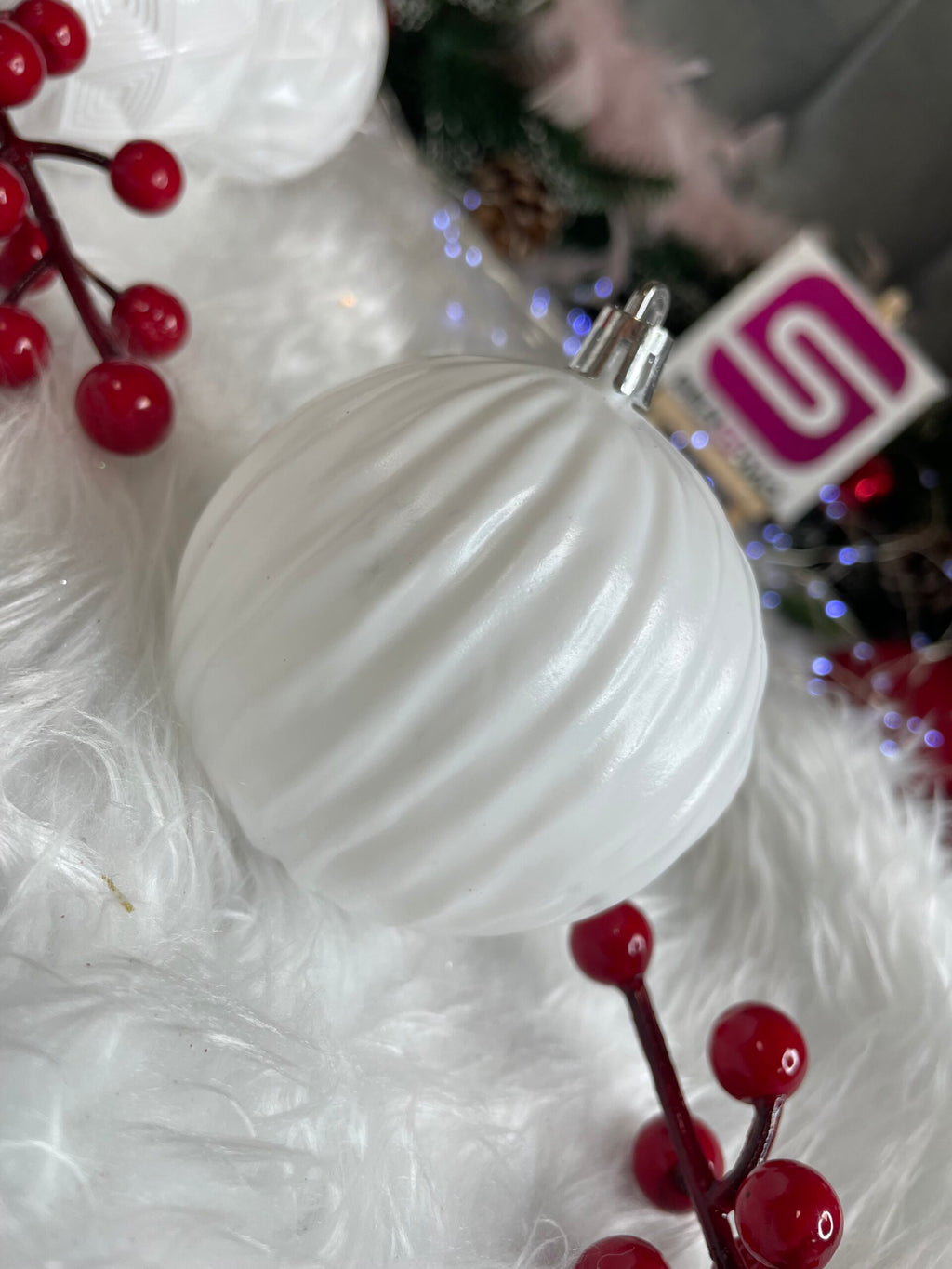 Set globuri de Craciun, 30 bucati, 8cm, 6 modele, alb