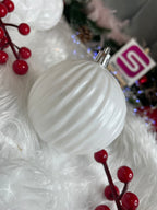 Set globuri de Craciun, 30 bucati, 8cm, 6 modele, alb