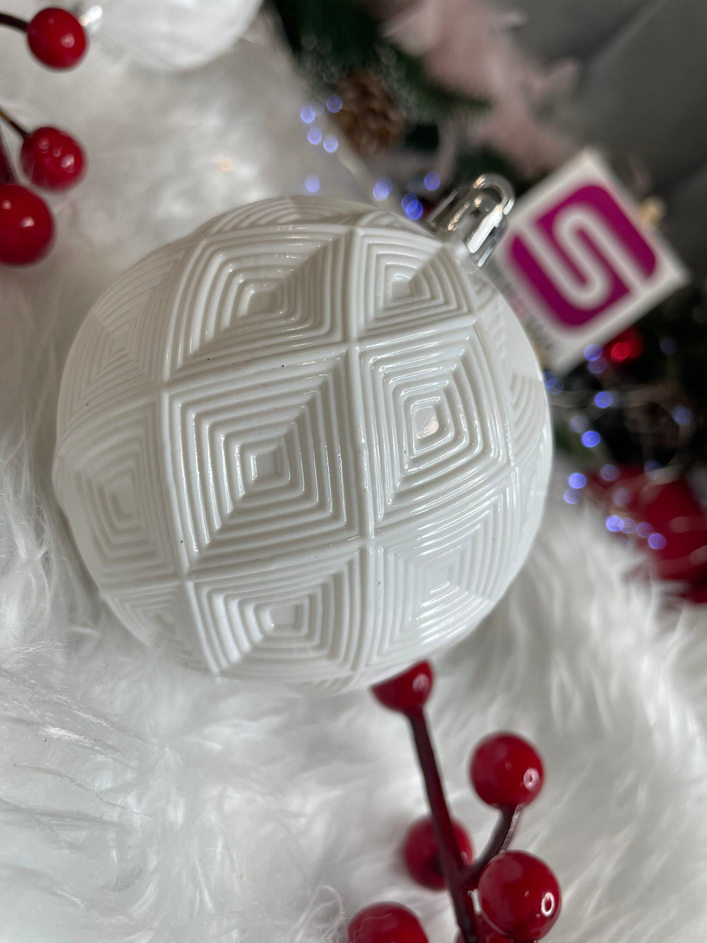 Set globuri de Craciun, 30 bucati, 8cm, 6 modele, alb