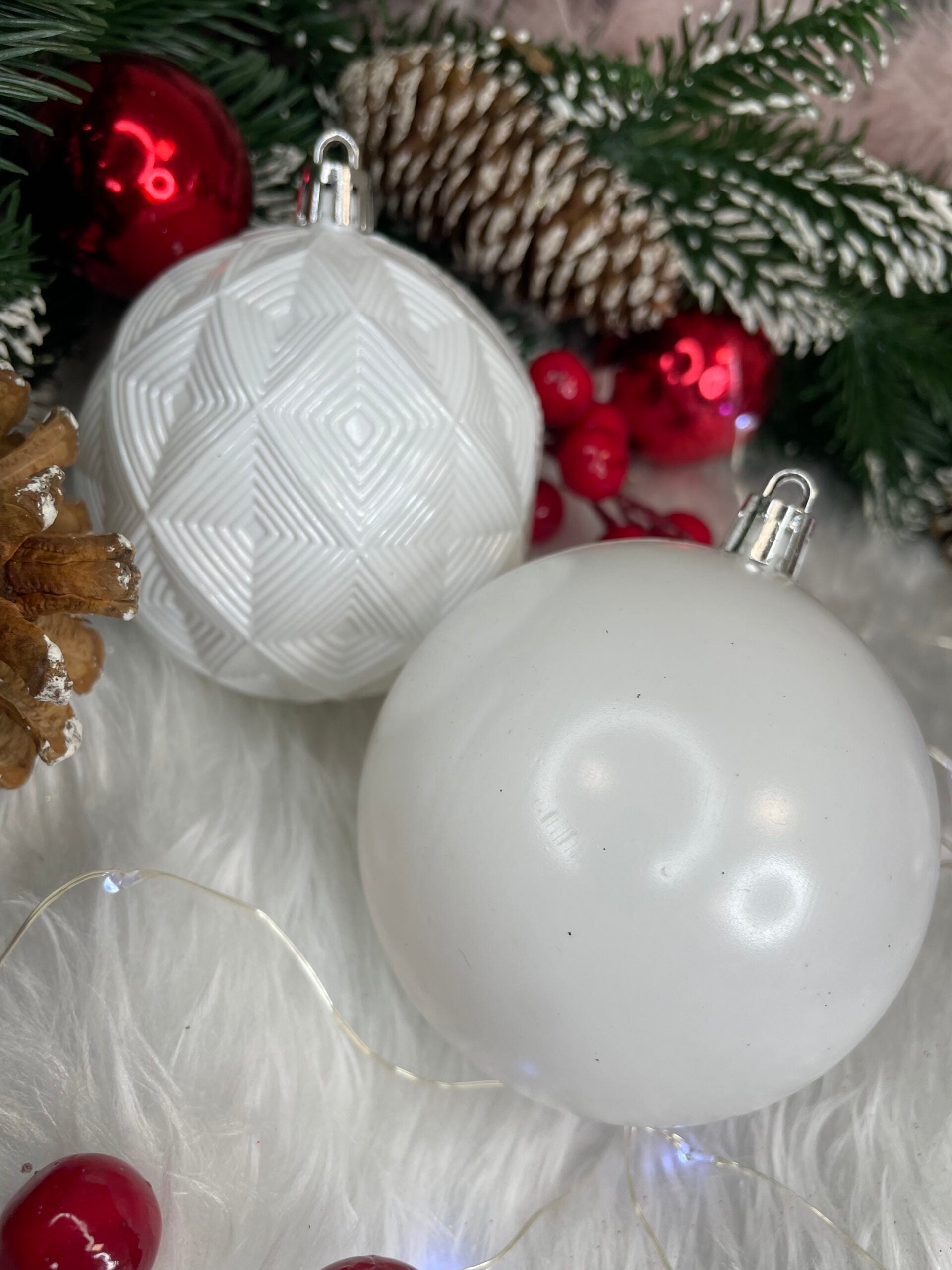 Set globuri de Craciun, 30 bucati, 8cm, 6 modele, alb