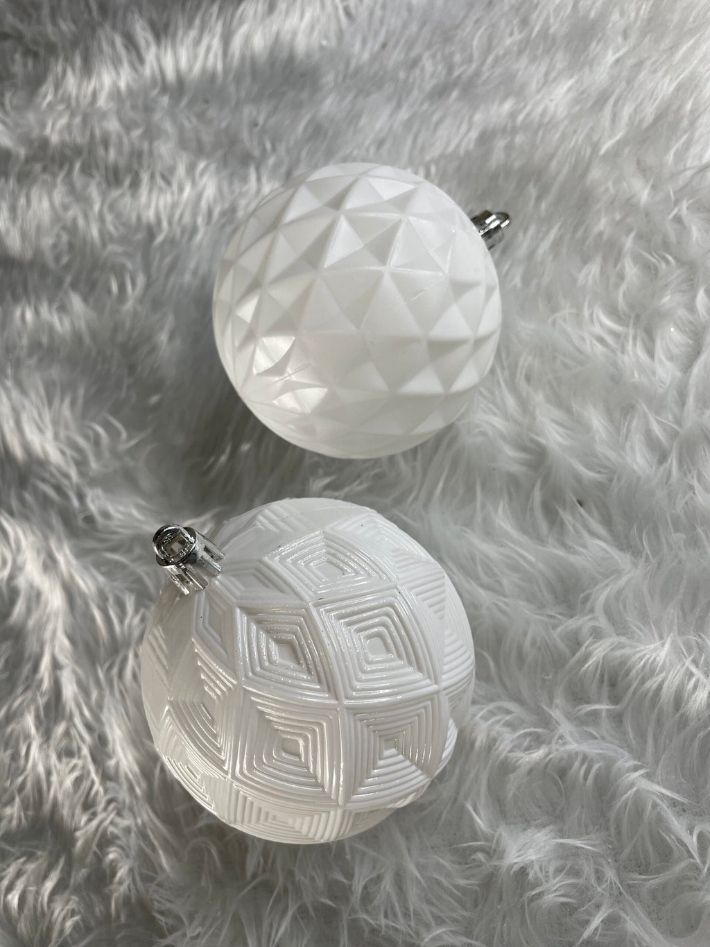 Set globuri de Craciun, 30 bucati, 8cm, 6 modele, alb