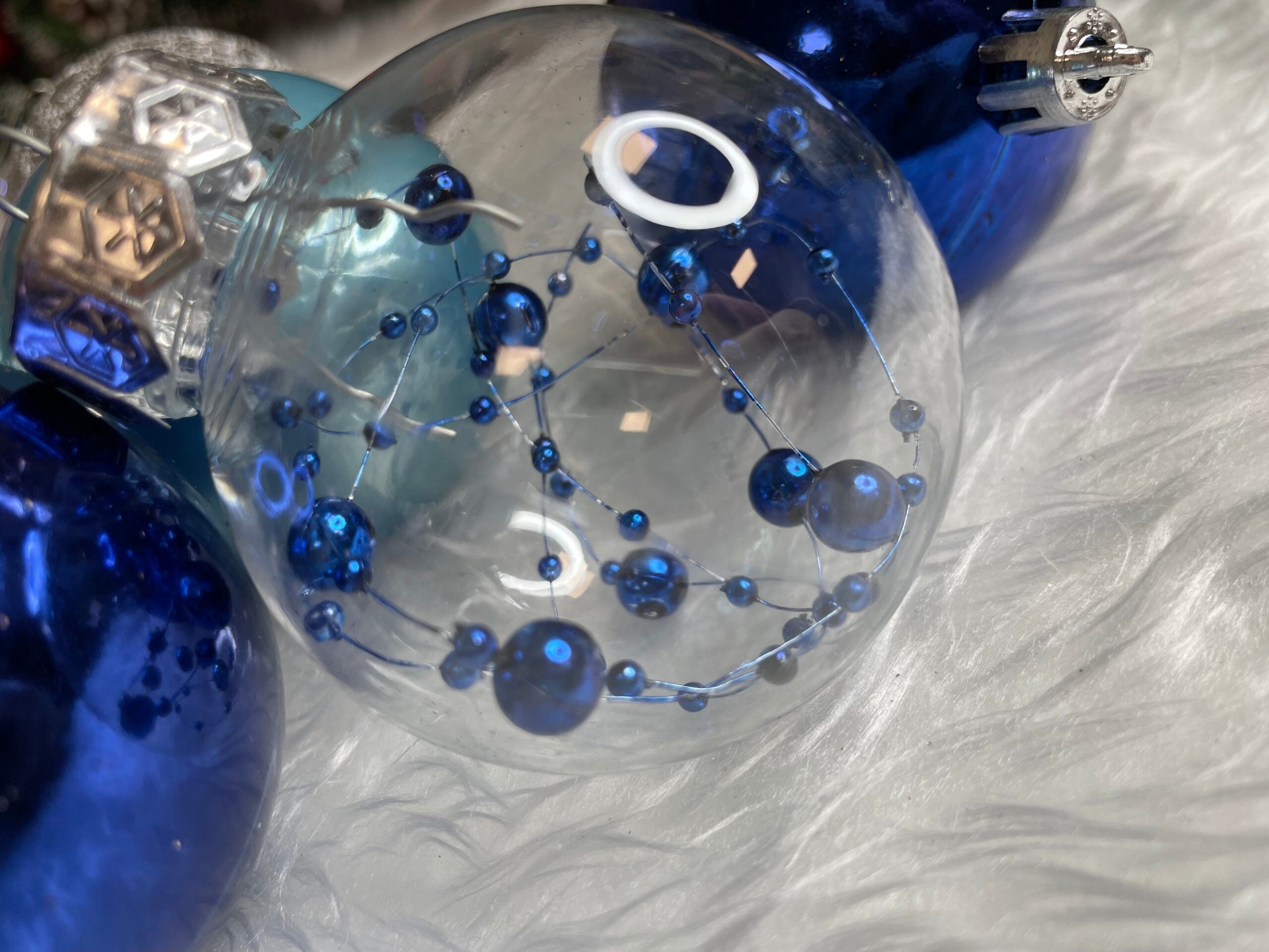 Set globuri de Craciun Inedit, 30 bucati, 6cm, transparente si albastru