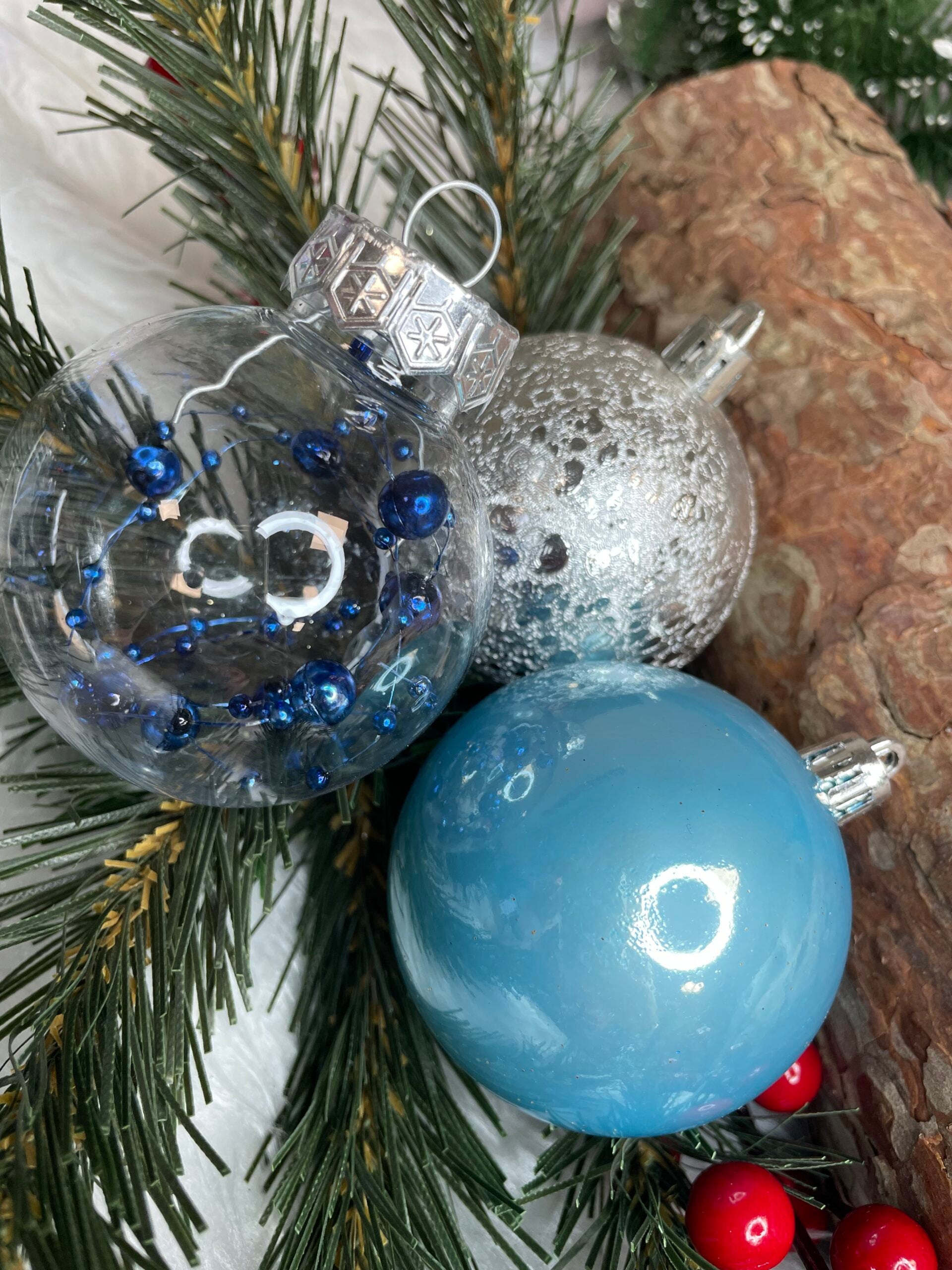 Set globuri de Craciun Inedit, 30 bucati, 6cm, transparente si albastru