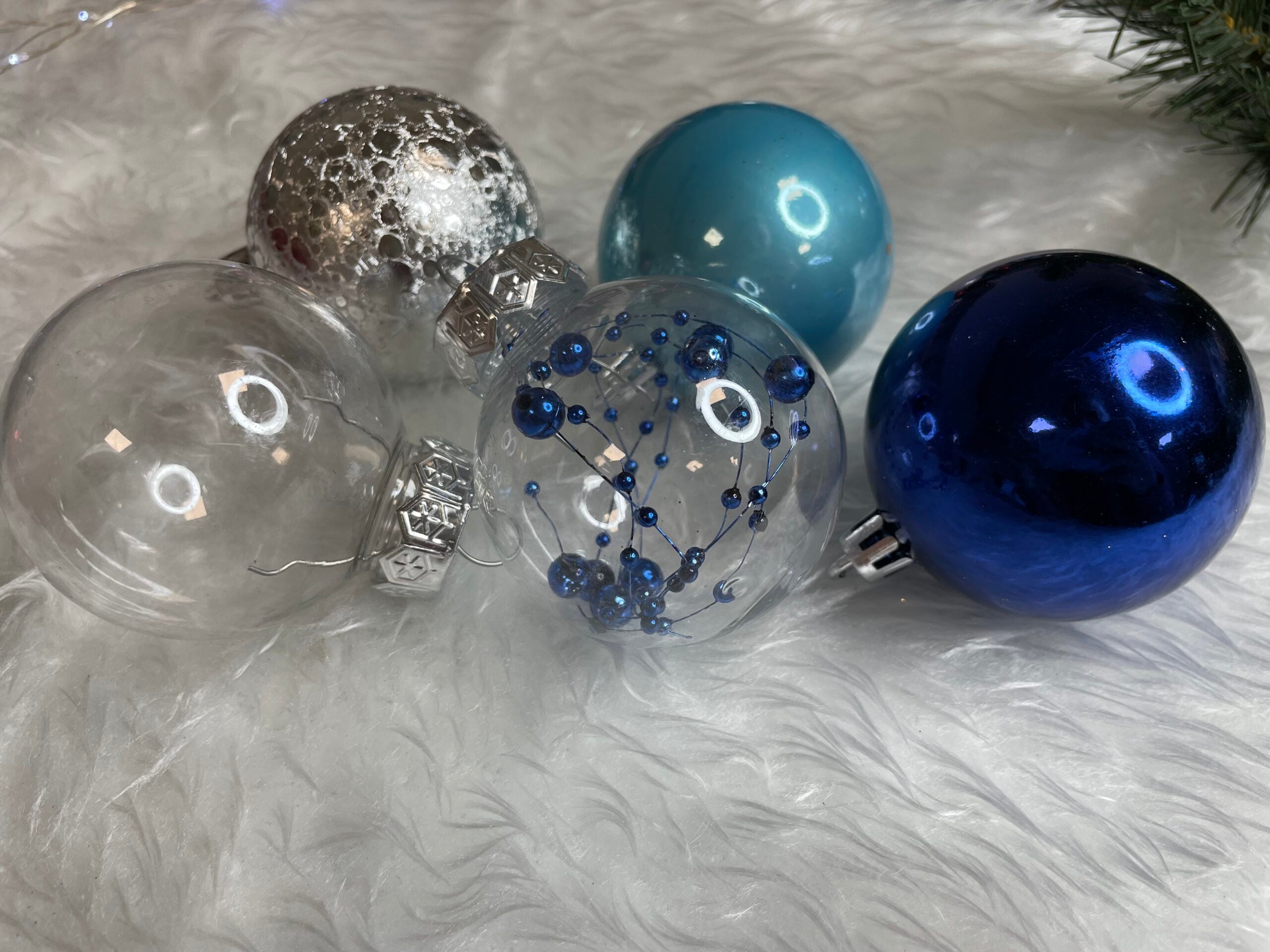 Set globuri de Craciun Inedit, 30 bucati, 6cm, transparente si albastru