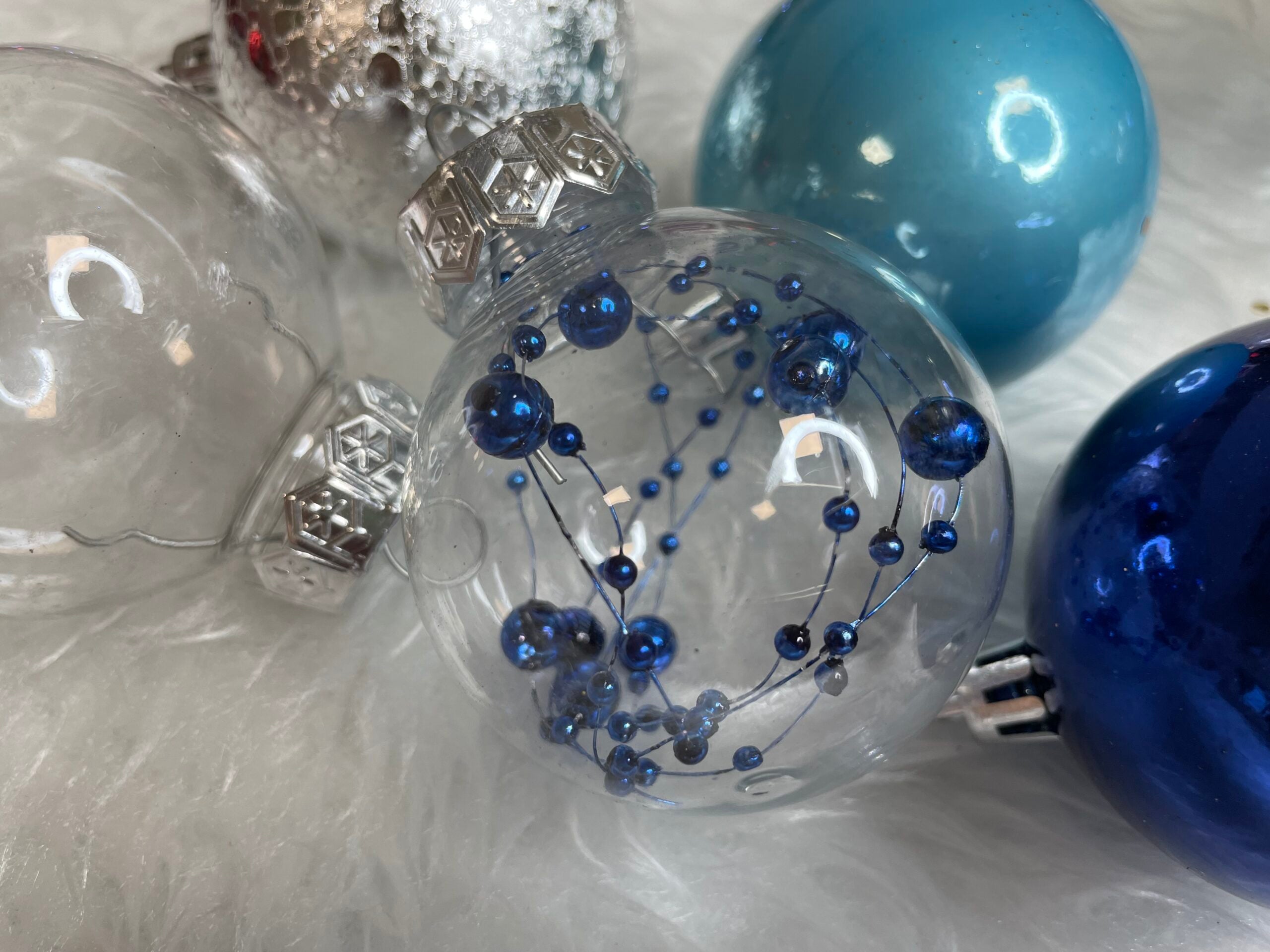 Set globuri de Craciun Inedit, 30 bucati, 6cm, transparente si albastru