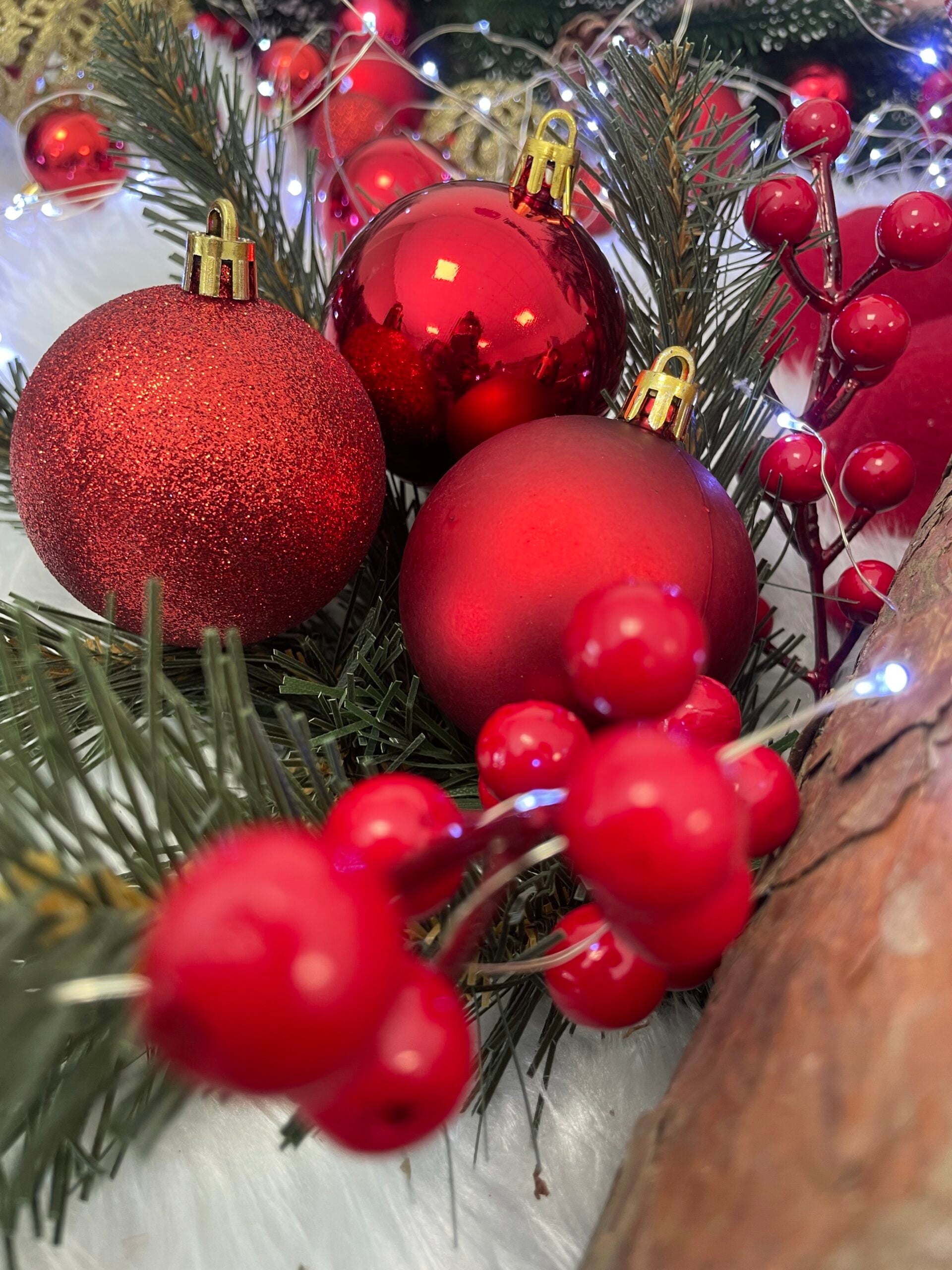 Set globuri de Craciun, 100 bucati, 3-6cm, rosu auriu