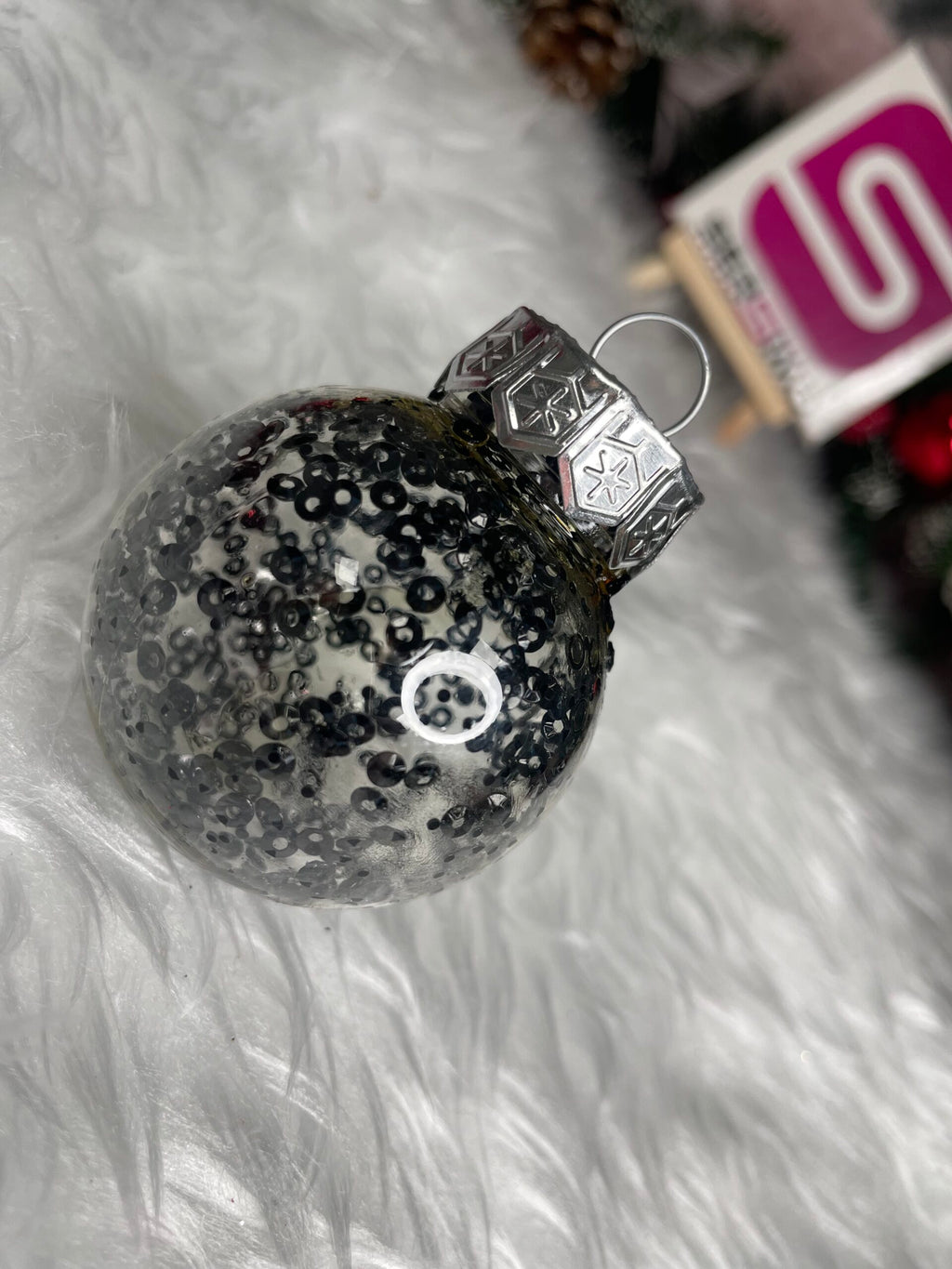 Set globuri de Craciun Inedit, 24 bucati, 5cm, transparente cu interior negru