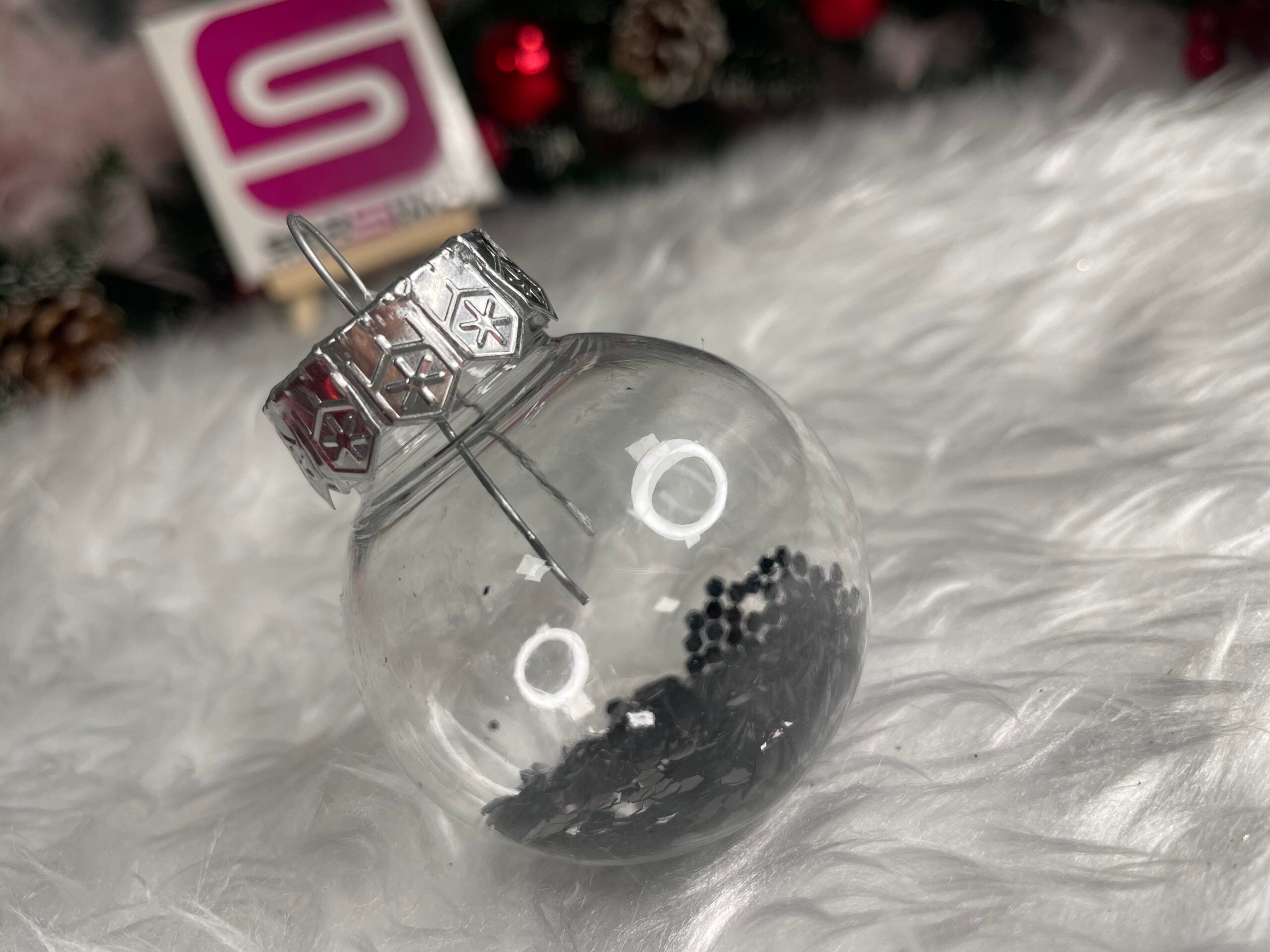 Set globuri de Craciun Inedit, 24 bucati, 5cm, transparente cu interior negru