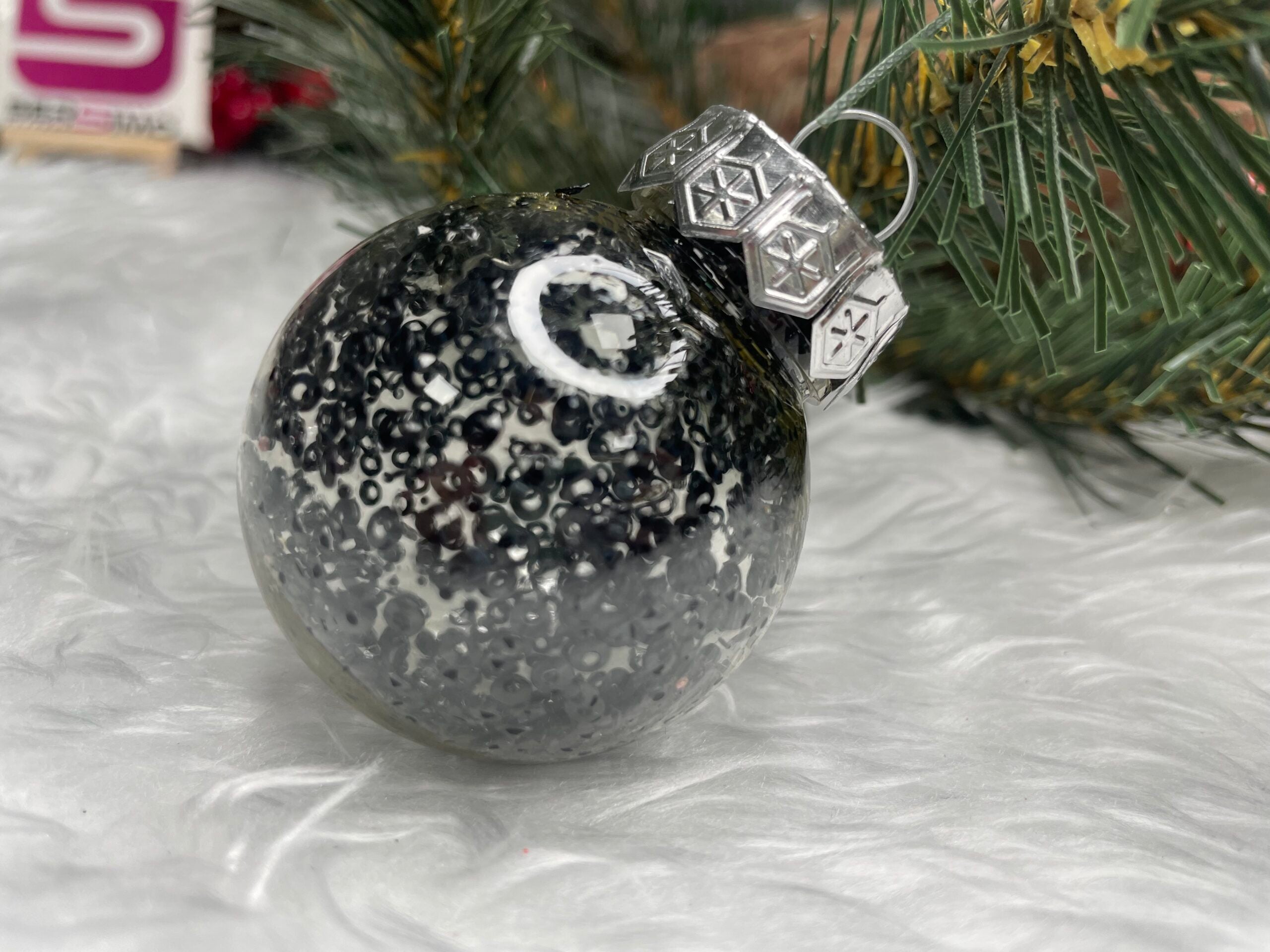 Set globuri de Craciun Inedit, 24 bucati, 5cm, transparente cu interior negru