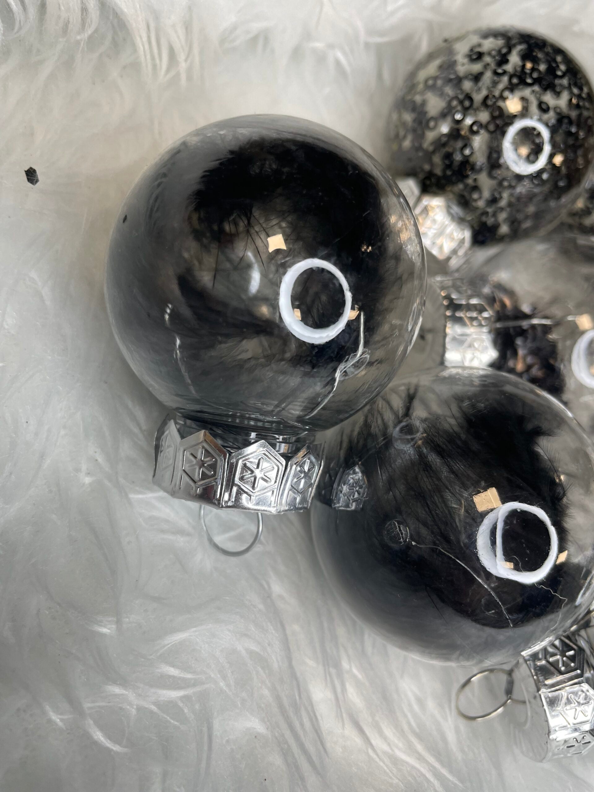 Set globuri de Craciun Inedit, 24 bucati, 5cm, transparente cu interior negru