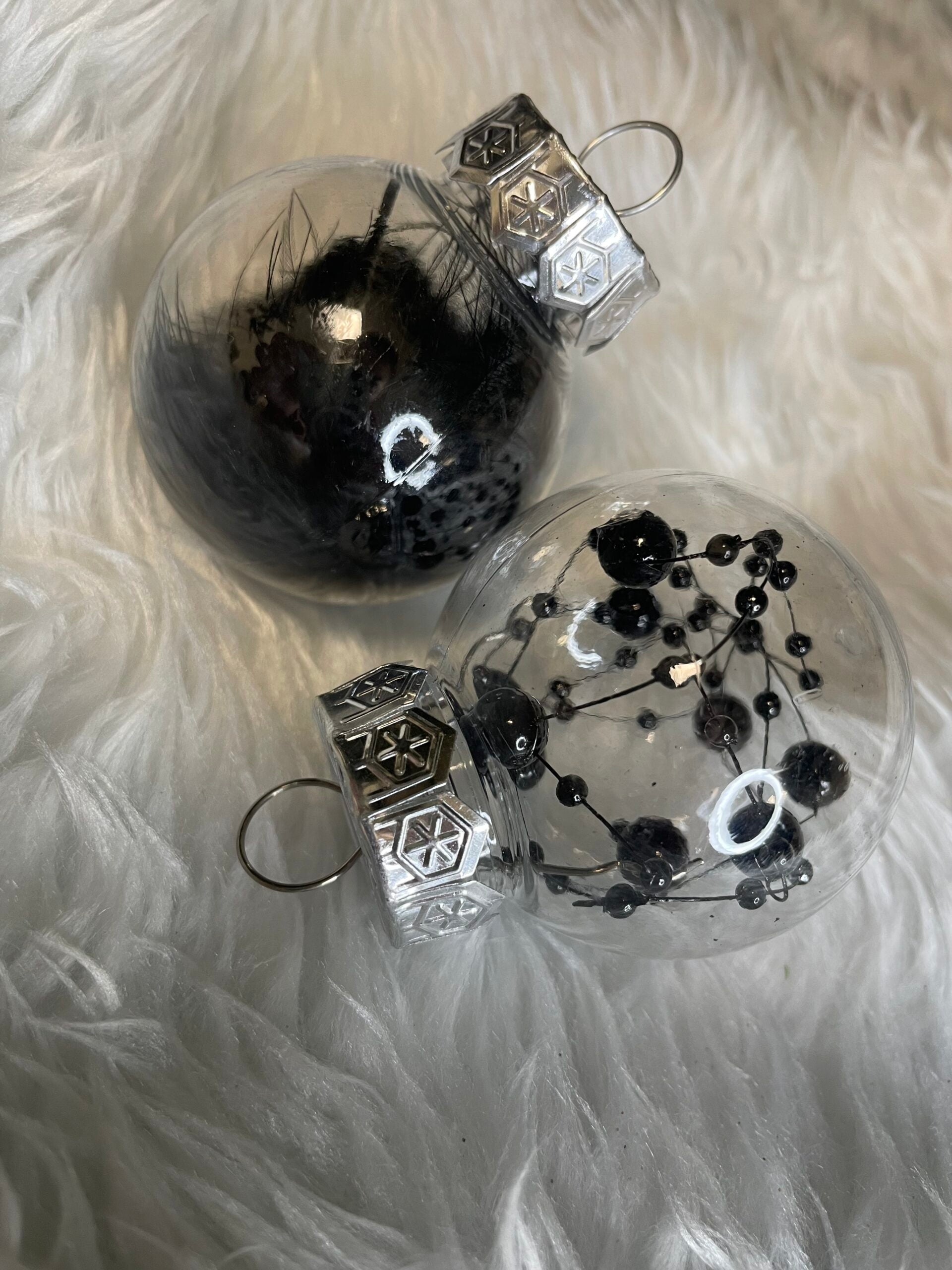 Set globuri de Craciun Inedit, 24 bucati, 5cm, transparente cu interior negru