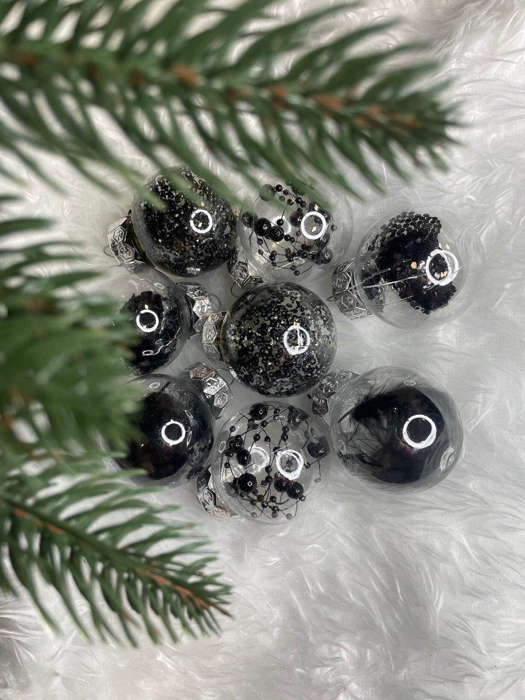 Set globuri de Craciun Inedit, 24 bucati, 5cm, transparente cu interior negru