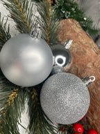 Set globuri de Craciun, 30 bucati, 3 modele, 6cm, argintiu