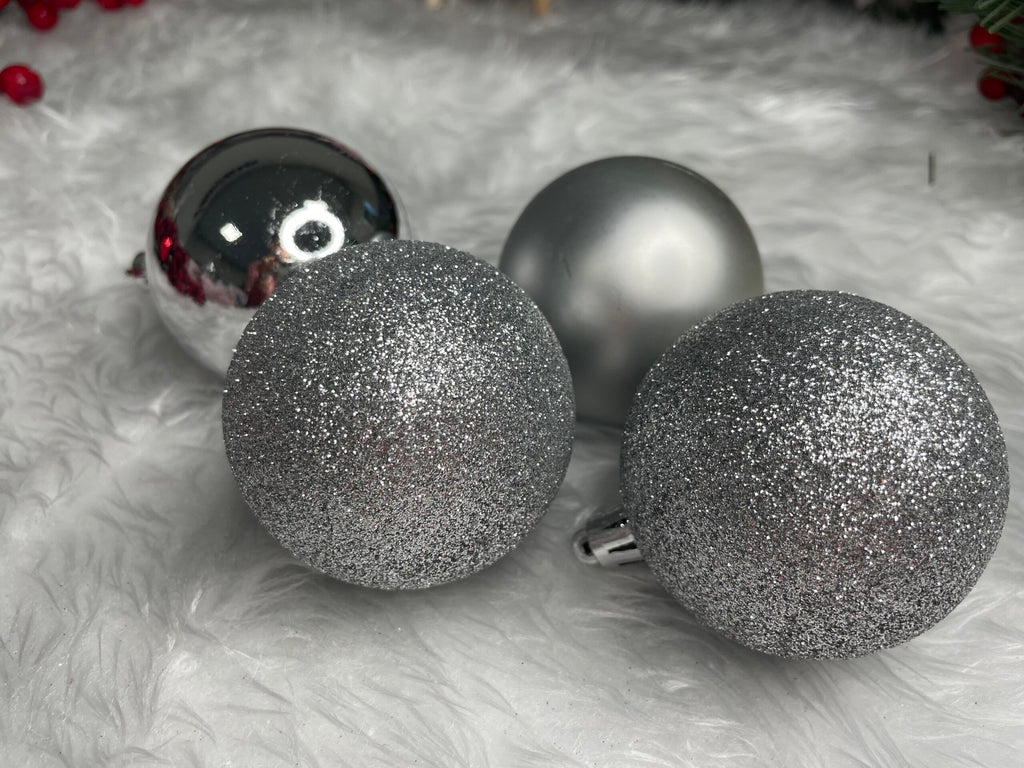 Set globuri de Craciun, 30 bucati, 3 modele, 6cm, argintiu