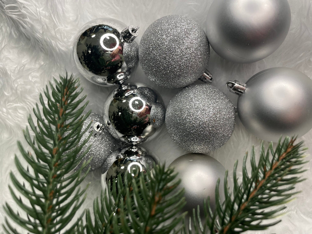 Set globuri de Craciun, 30 bucati, 3 modele, 6cm, argintiu