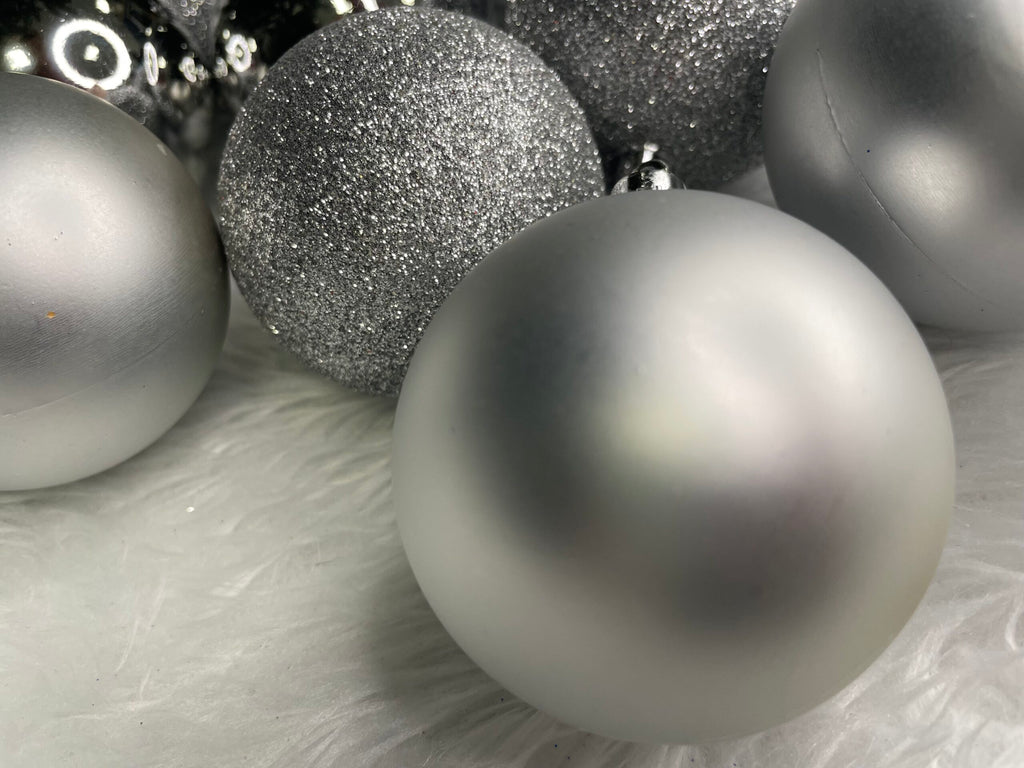 Set globuri de Craciun, 30 bucati, 3 modele, 6cm, argintiu