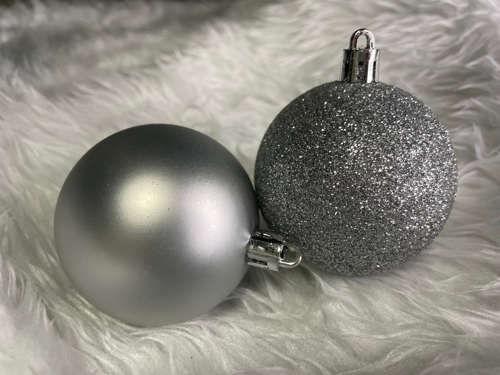 Set globuri de Craciun, 30 bucati, 3 modele, 6cm, argintiu