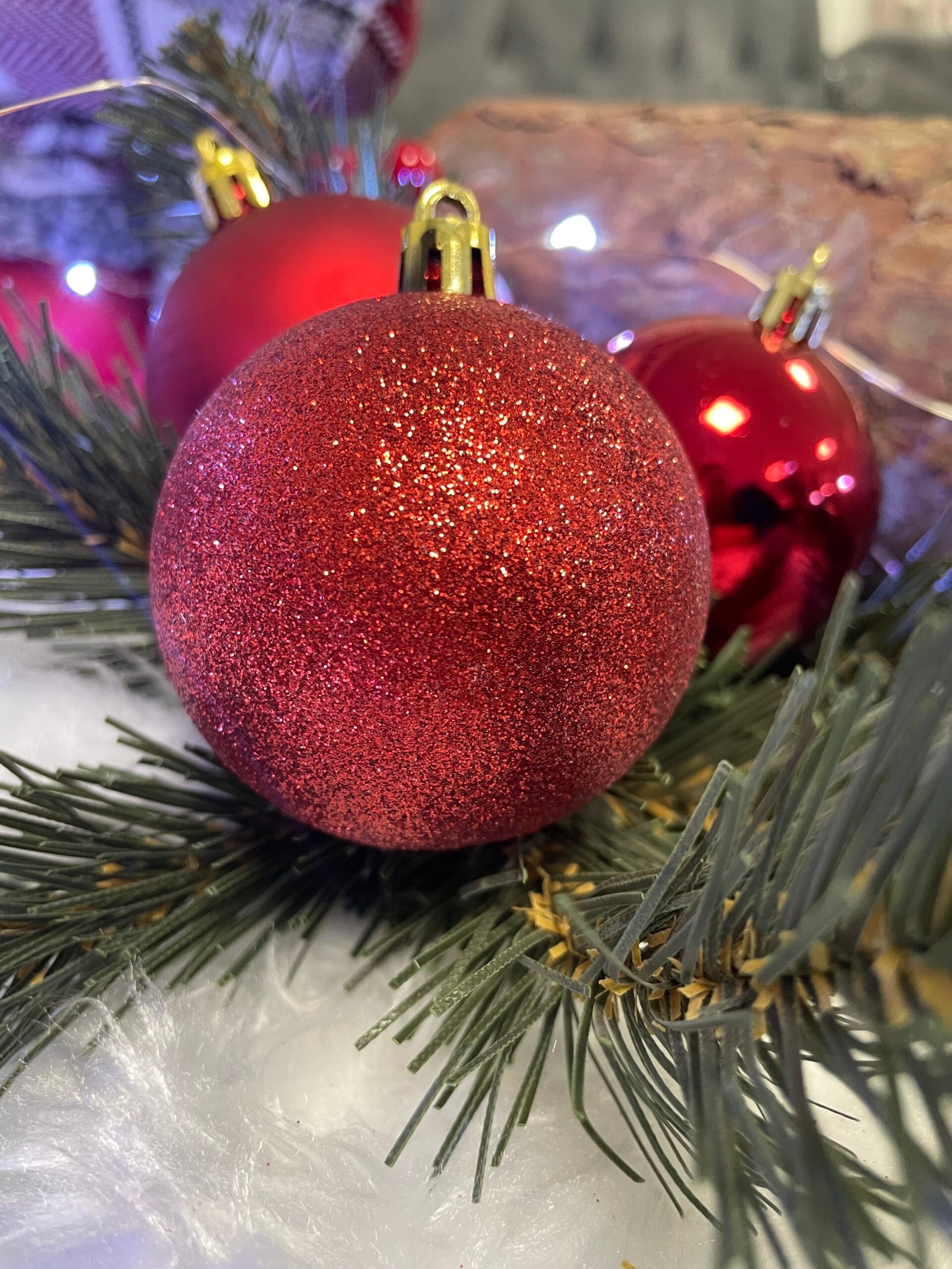 Set globuri de Craciun, 100 bucati, 3-6cm, rosu auriu