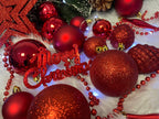 Set globuri si decoratiuni de Craciun, 51 piese, diverse dimensiuni, rosu