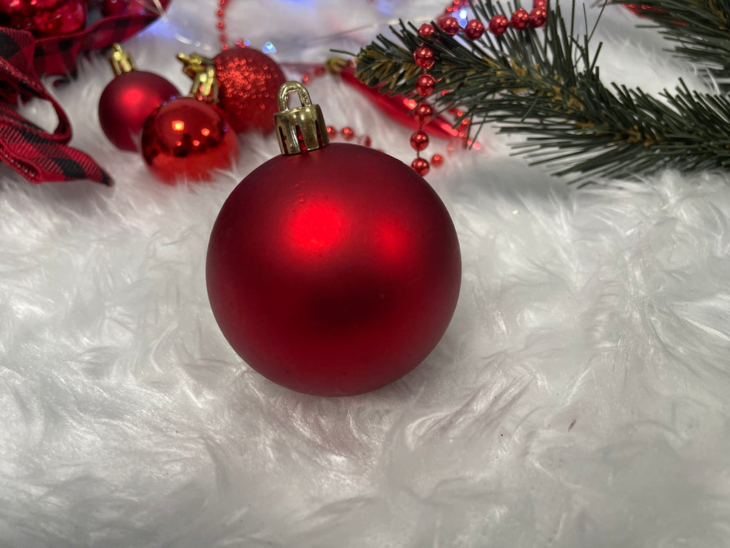 Set globuri si decoratiuni de Craciun, 51 piese, diverse dimensiuni, rosu