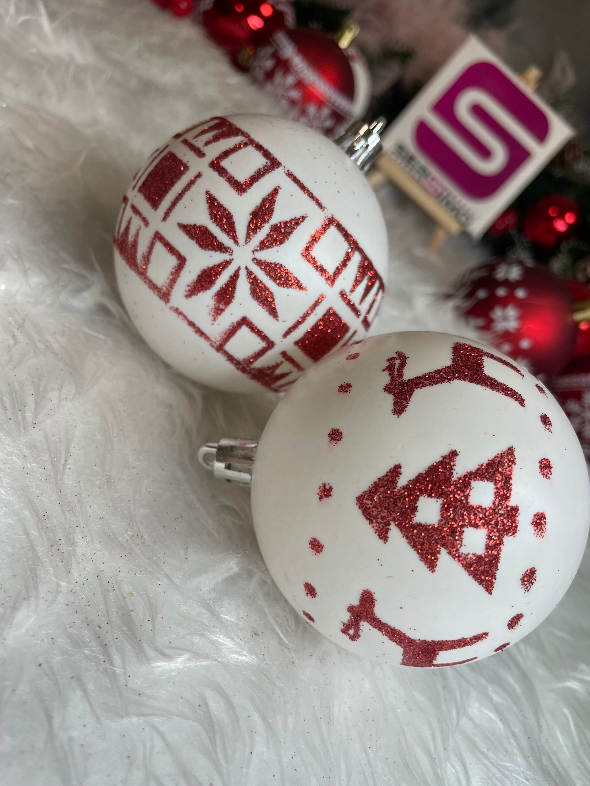 Set globuri de Craciun cu modele de sarbatori, 30 bucati, 7cm, alb rosu
