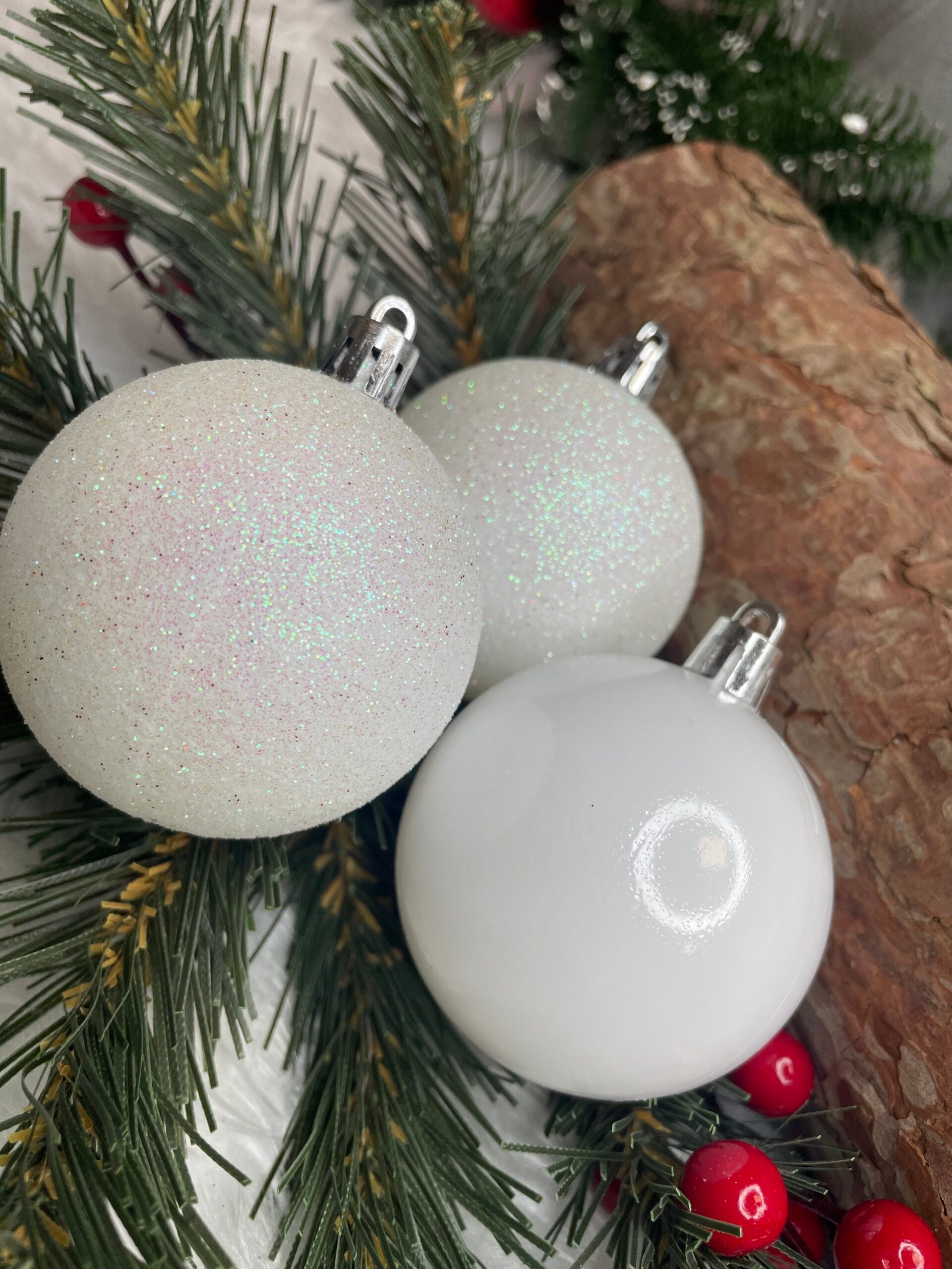 Set globuri de Craciun, 20 bucati, 6cm, alb perlat