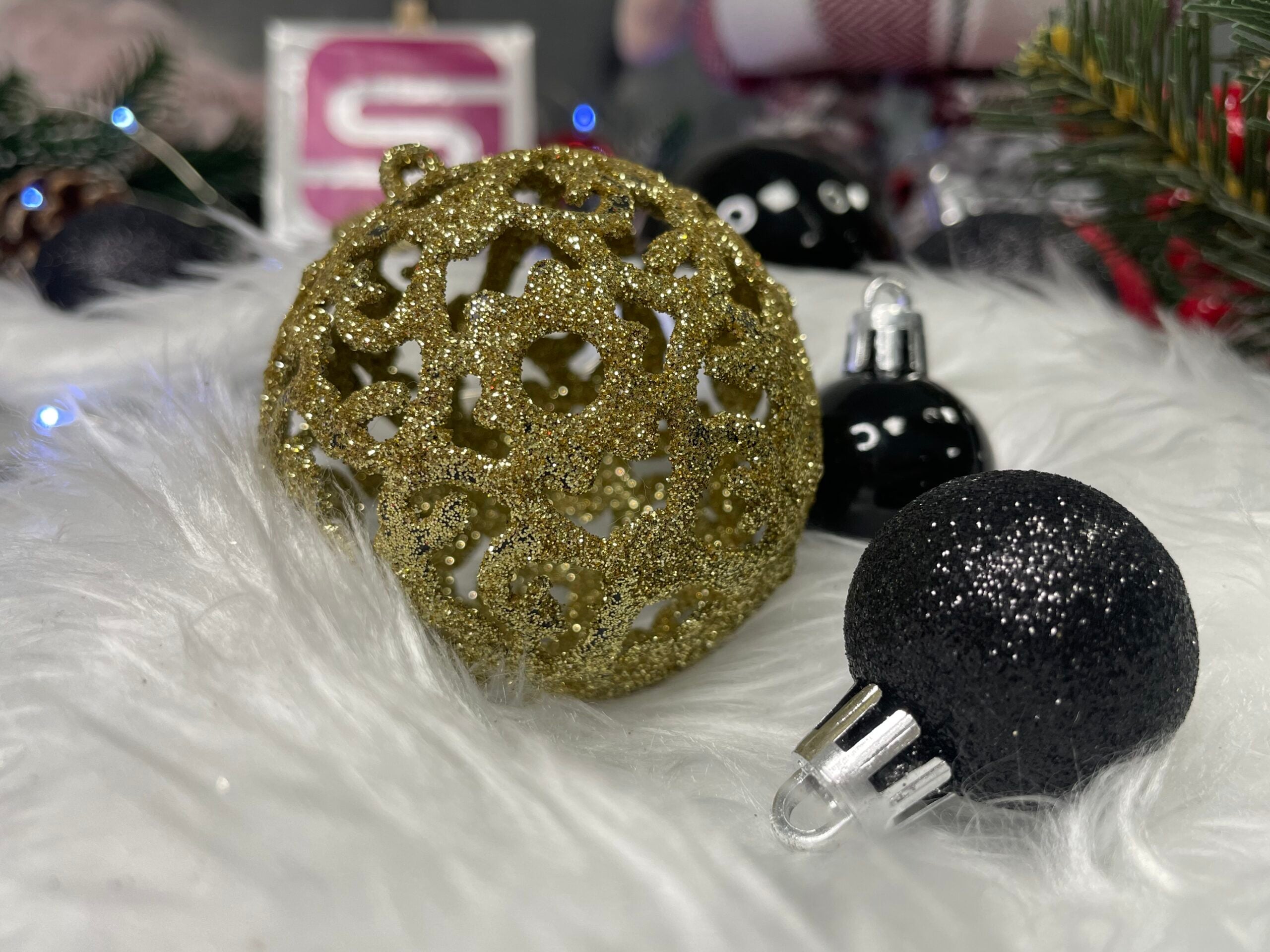 Set globuri de Craciun, 100 bucati, 3-6cm, negru auriu