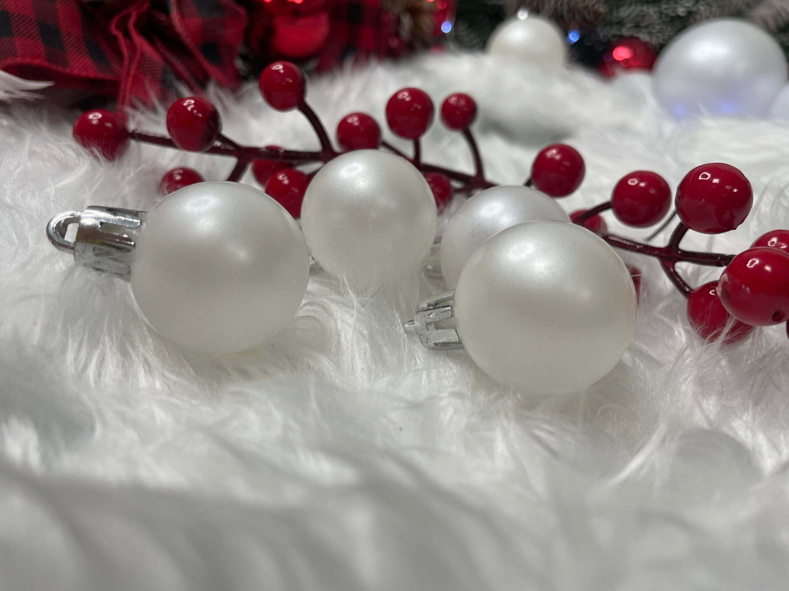 Set globuri de Craciun, 37 bucati, 3-8cm, alb perla