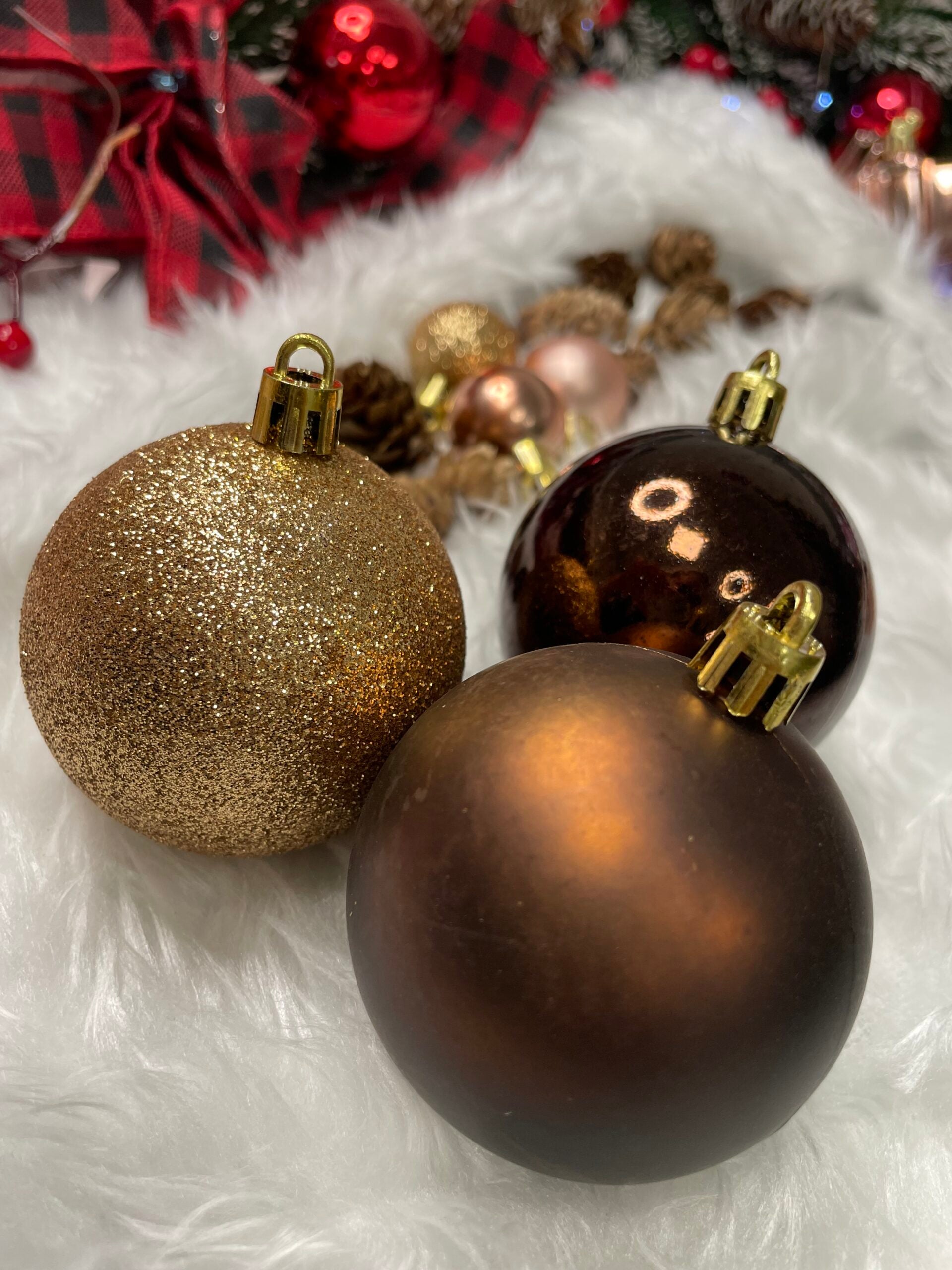 Set globuri si decoratiuni de Craciun, 101 piese, diverse dimensiuni, roz auriu