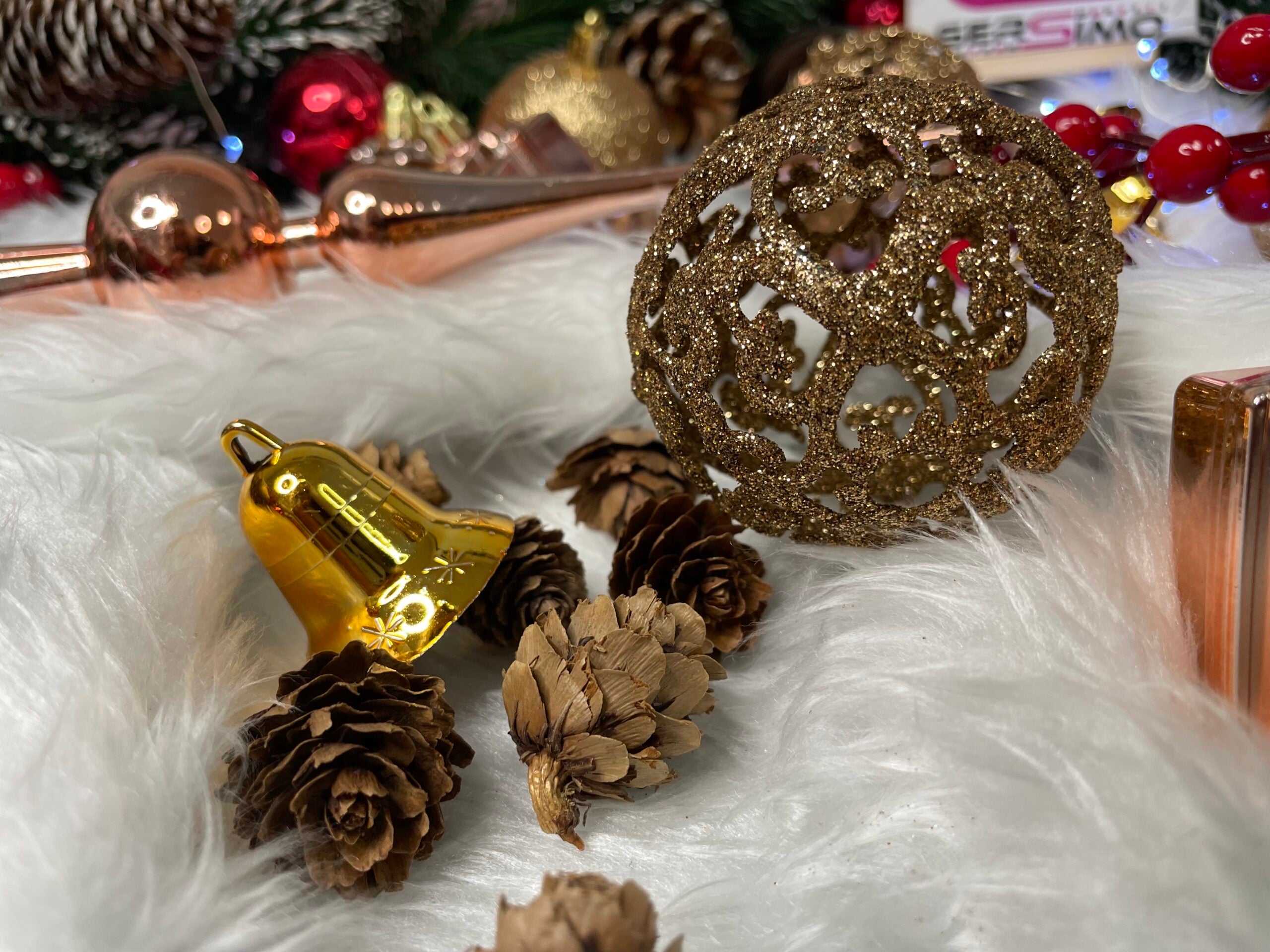 Set globuri si decoratiuni de Craciun, 101 piese, diverse dimensiuni, roz auriu