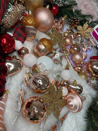 Set globuri si decoratiuni de Craciun, 152 piese, diverse dimensiuni, roz auriu