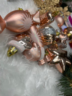 Set globuri si decoratiuni de Craciun, 152 piese, diverse dimensiuni, roz auriu