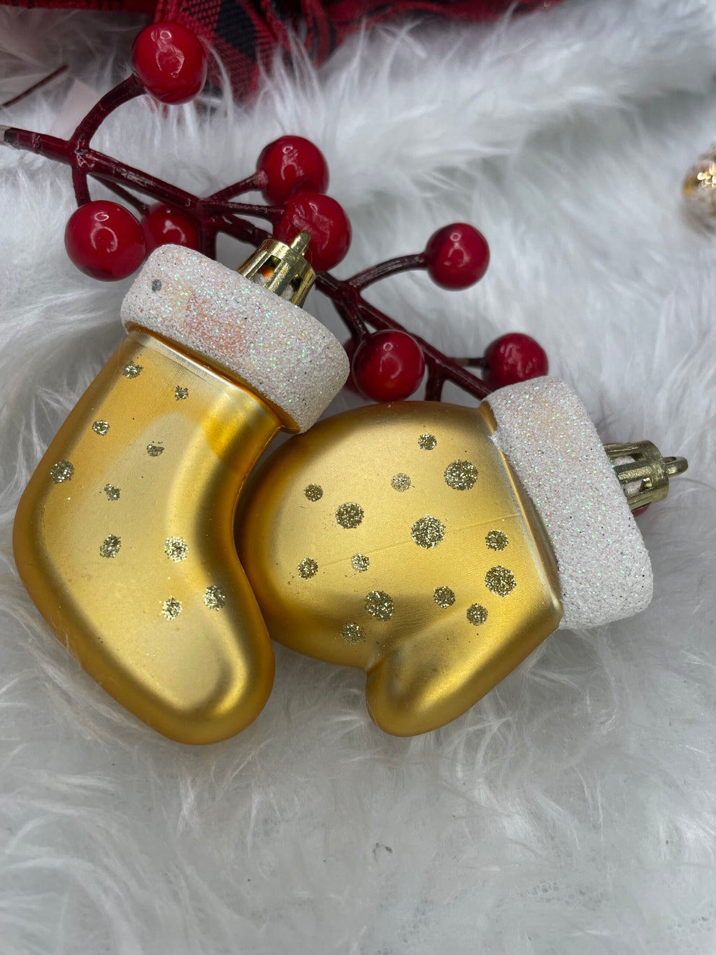 Set globuri si decoratiuni de Craciun, 77 piese, diverse dimensiuni, auriu