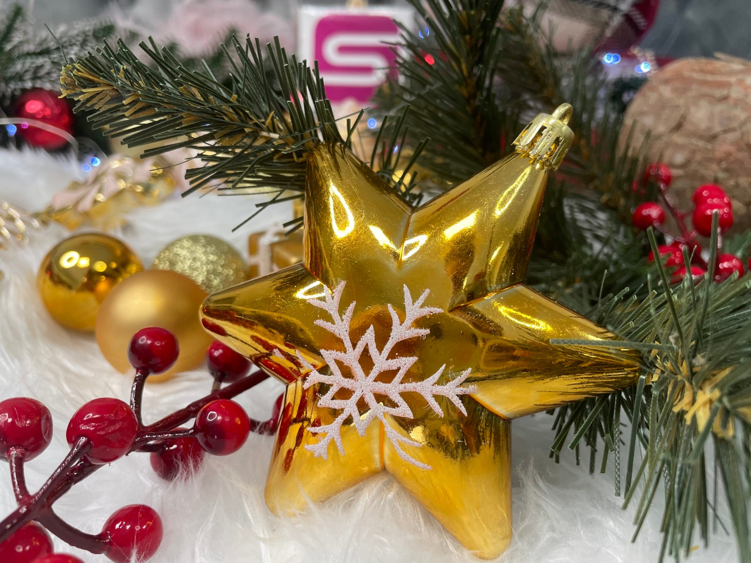 Set globuri si decoratiuni de Craciun, 77 piese, diverse dimensiuni, auriu