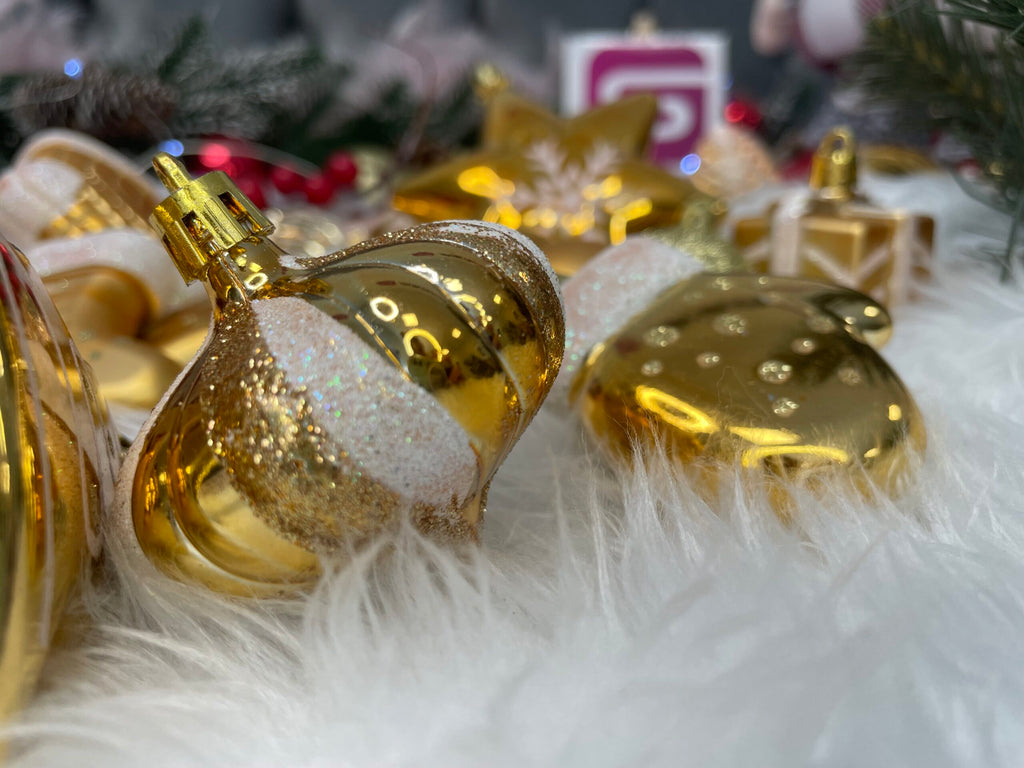 Set globuri si decoratiuni de Craciun, 77 piese, diverse dimensiuni, auriu