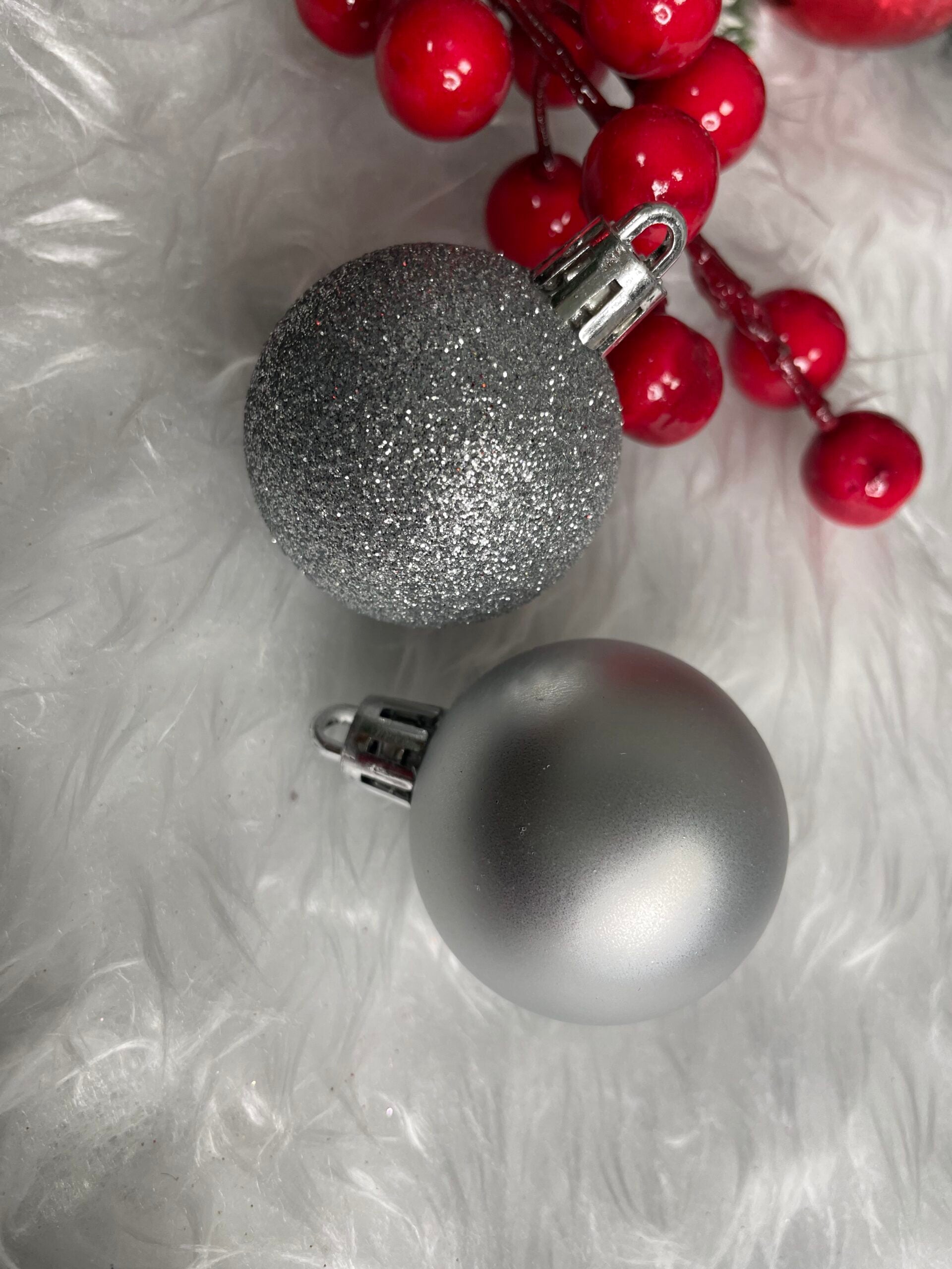 Set globuri de Craciun, 20 bucati, 3 modele, 4cm, argintiu