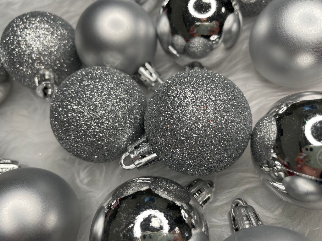 Set globuri de Craciun, 20 bucati, 3 modele, 4cm, argintiu