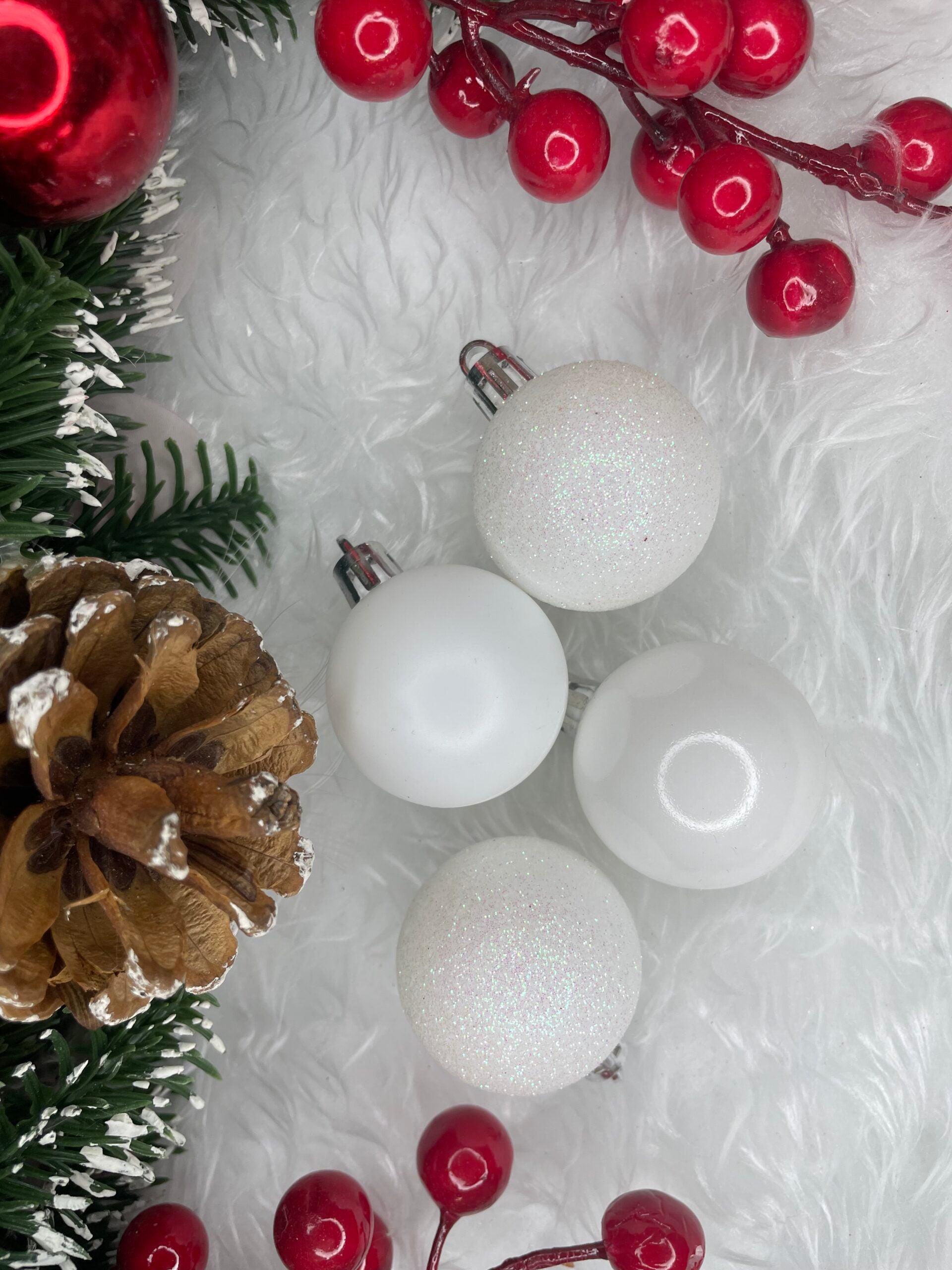 Set globuri de Craciun, 20 bucati, 3 modele, 4cm, alb