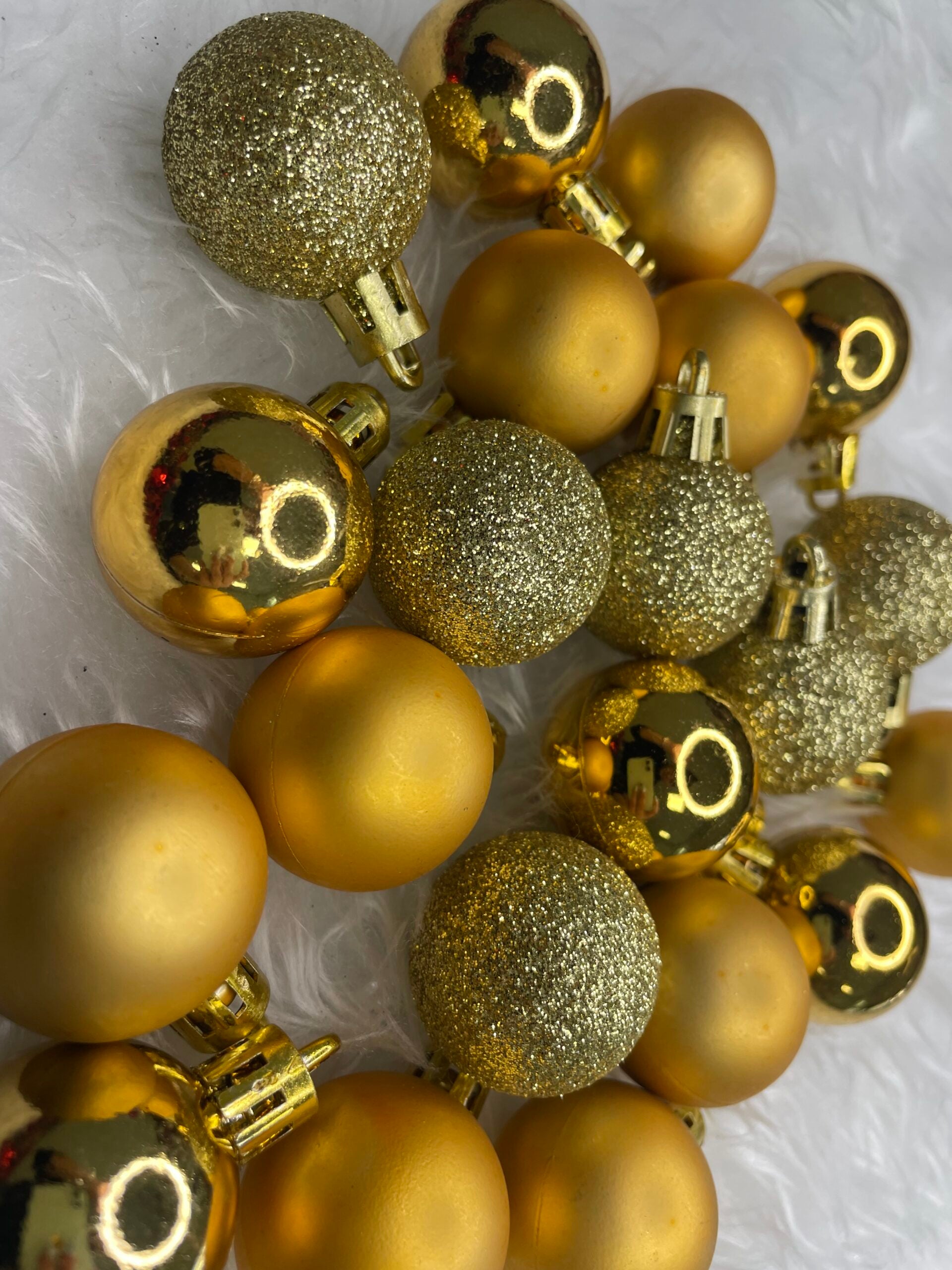 Set globuri de Craciun, 30 bucati, 3 modele, 3cm, auriu