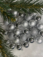 Set globuri de Craciun, 30 bucati, 3 modele, 3cm, argintiu