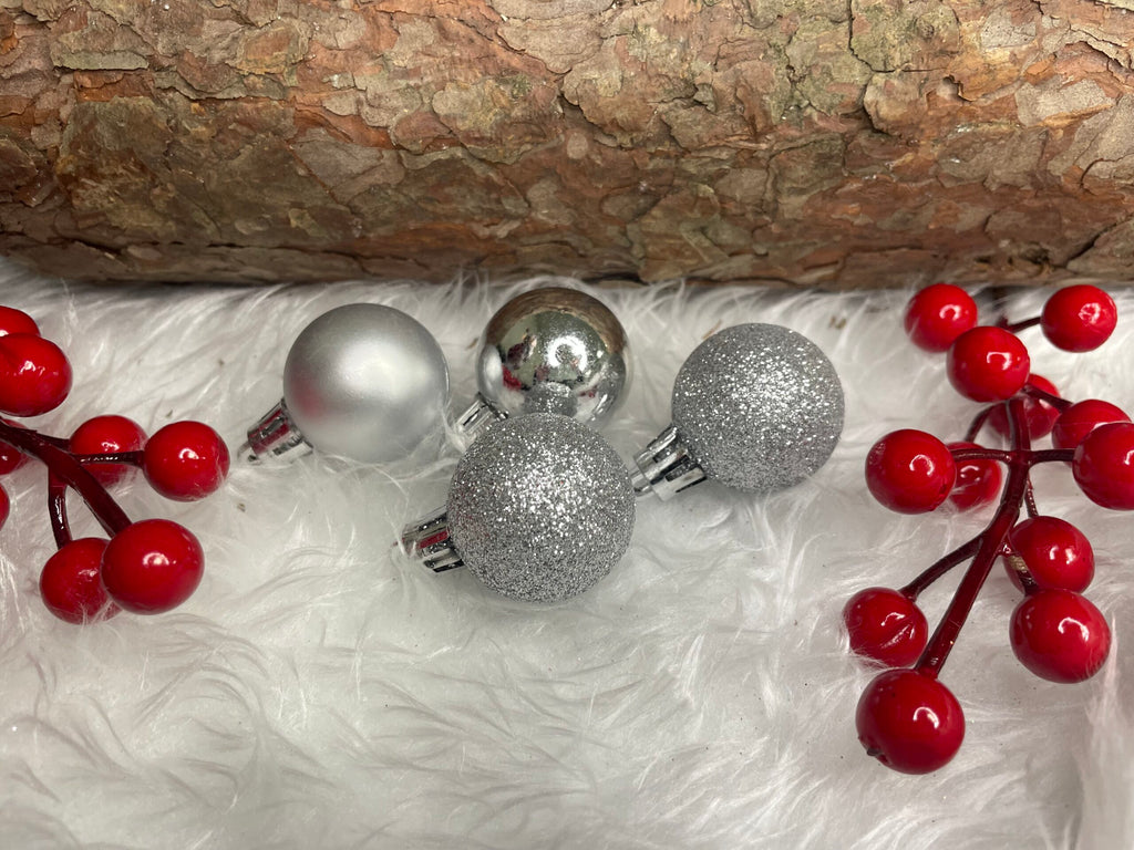Set globuri de Craciun, 30 bucati, 3 modele, 3cm, argintiu