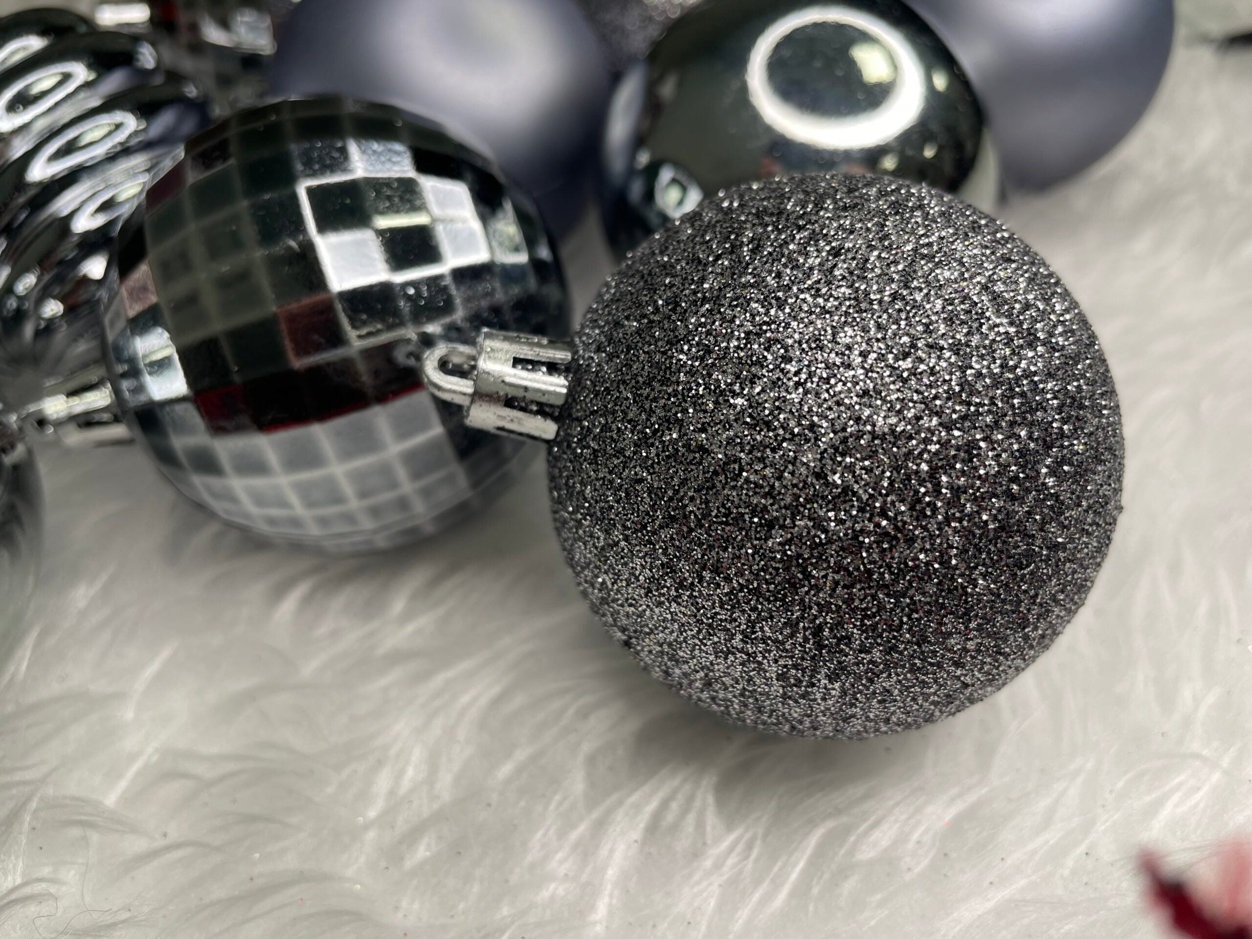 Set globuri de Craciun, 20 bucati, 5 modele, 6cm, argintiu